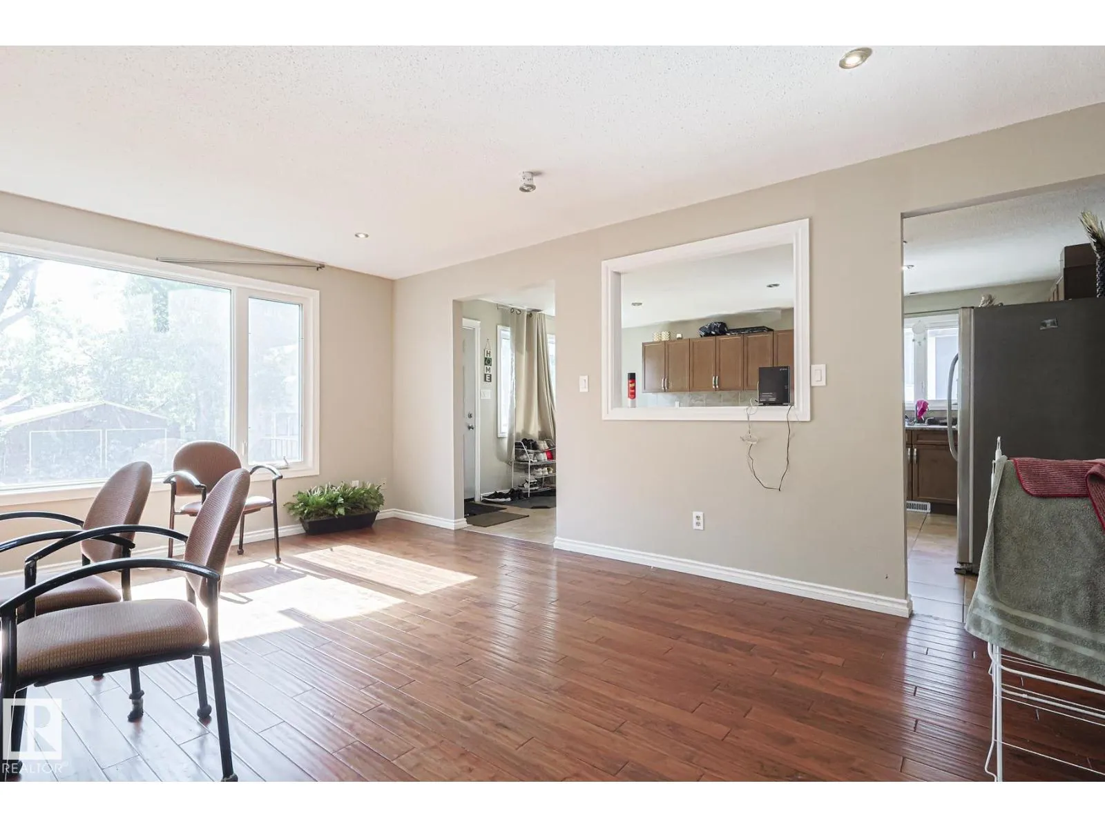 9308A & 9308B 109A AV NW
