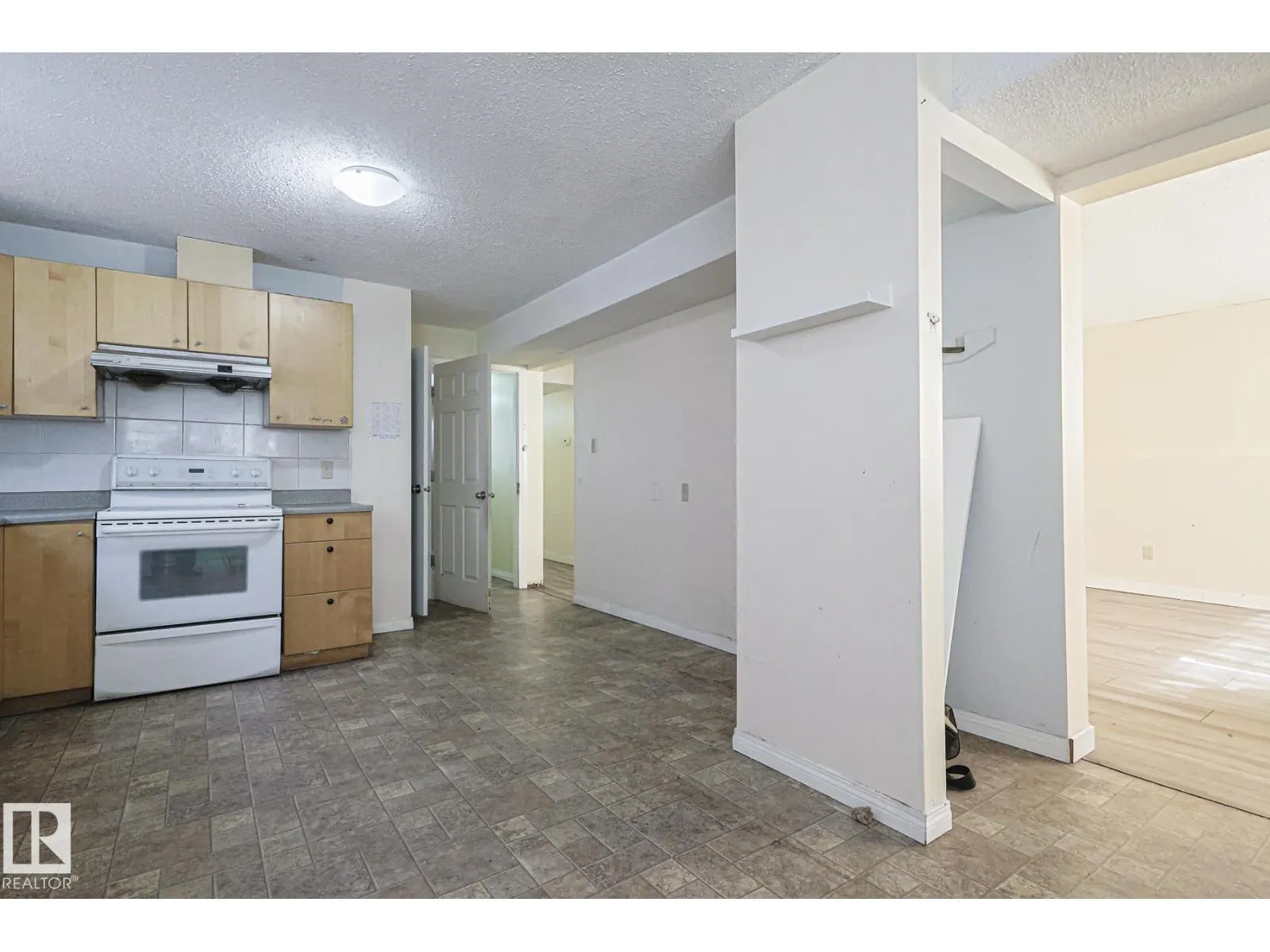 9308A & 9308B 109A AV NW