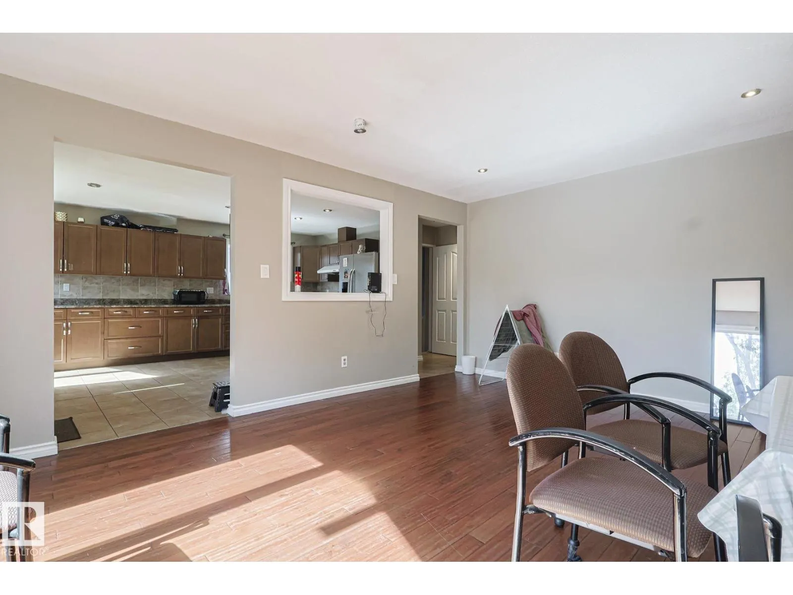9308A & 9308B 109A AV NW