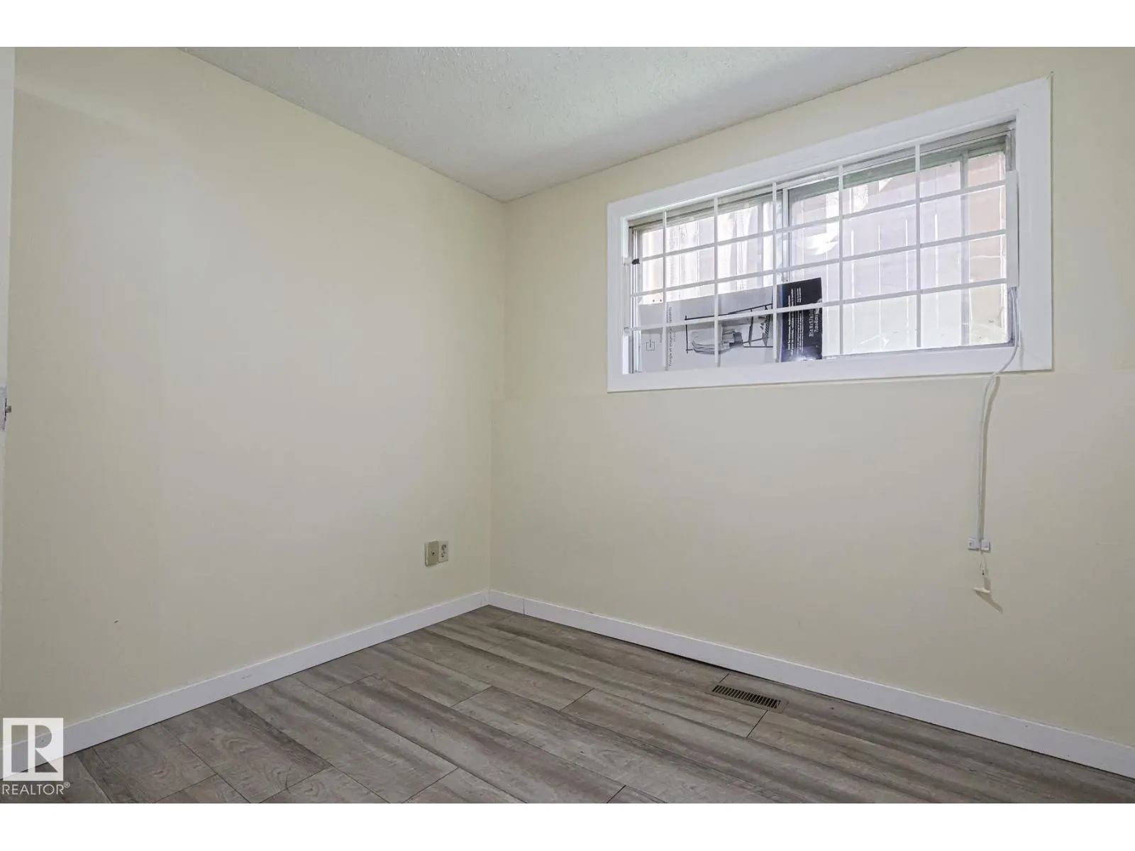 9308A & 9308B 109A AV NW