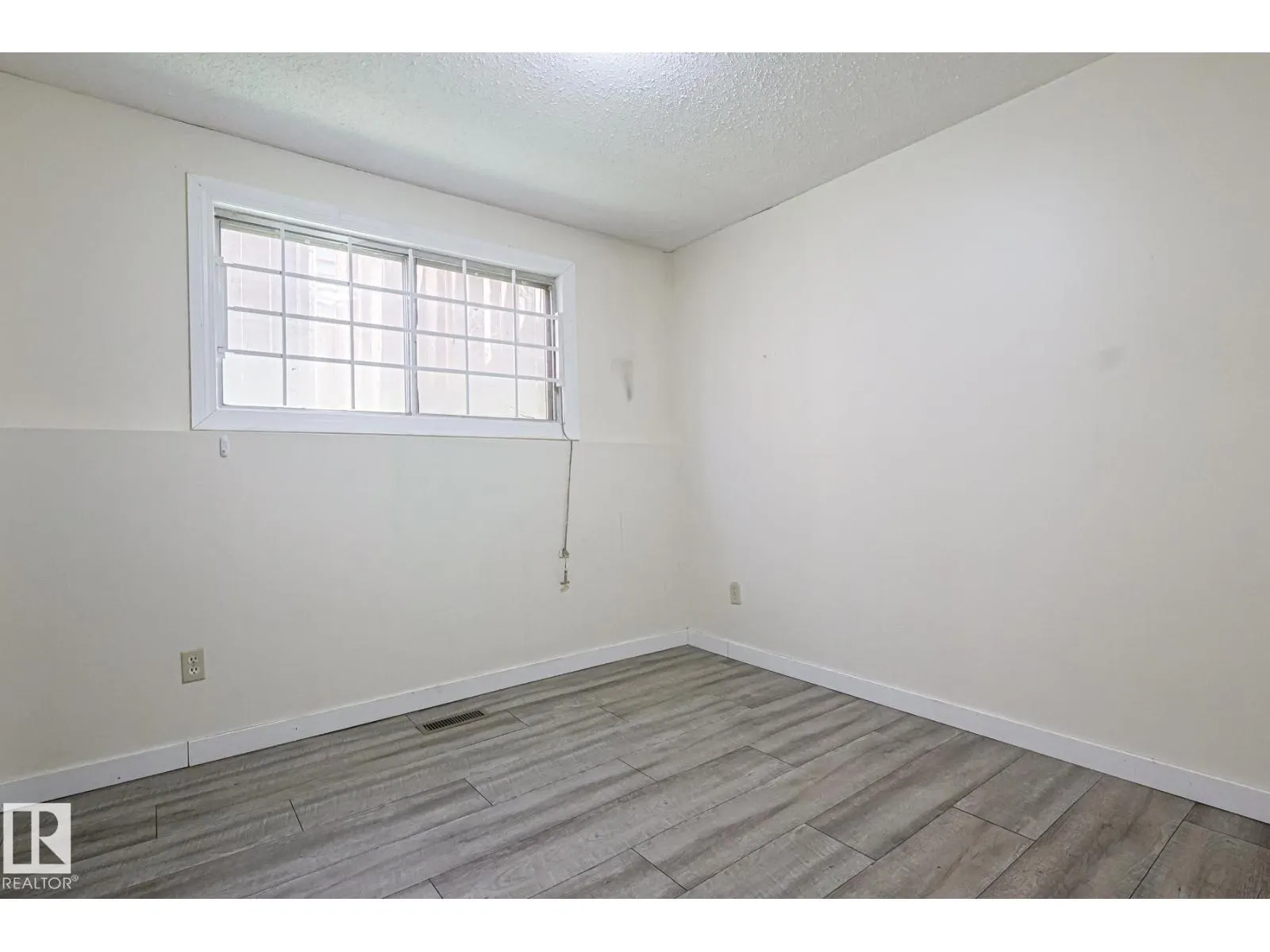 9308A & 9308B 109A AV NW