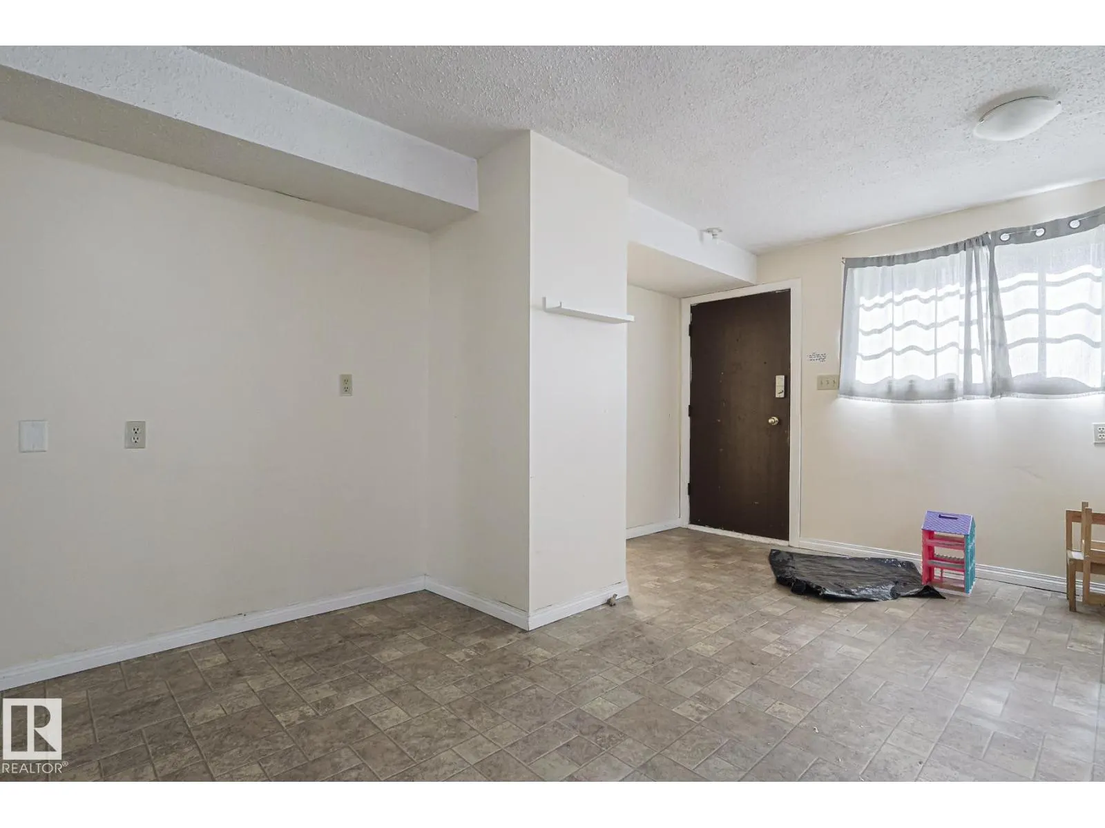9308A & 9308B 109A AV NW