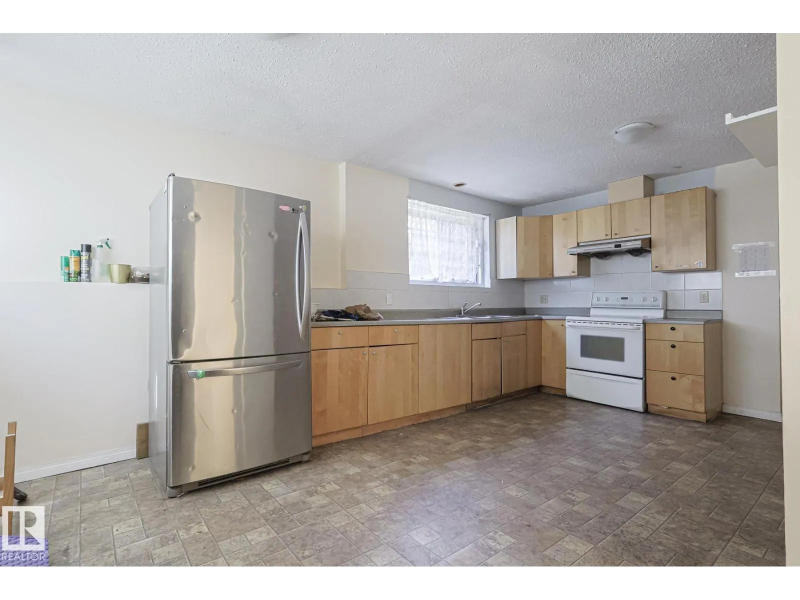 9308A & 9308B 109A AV NW
