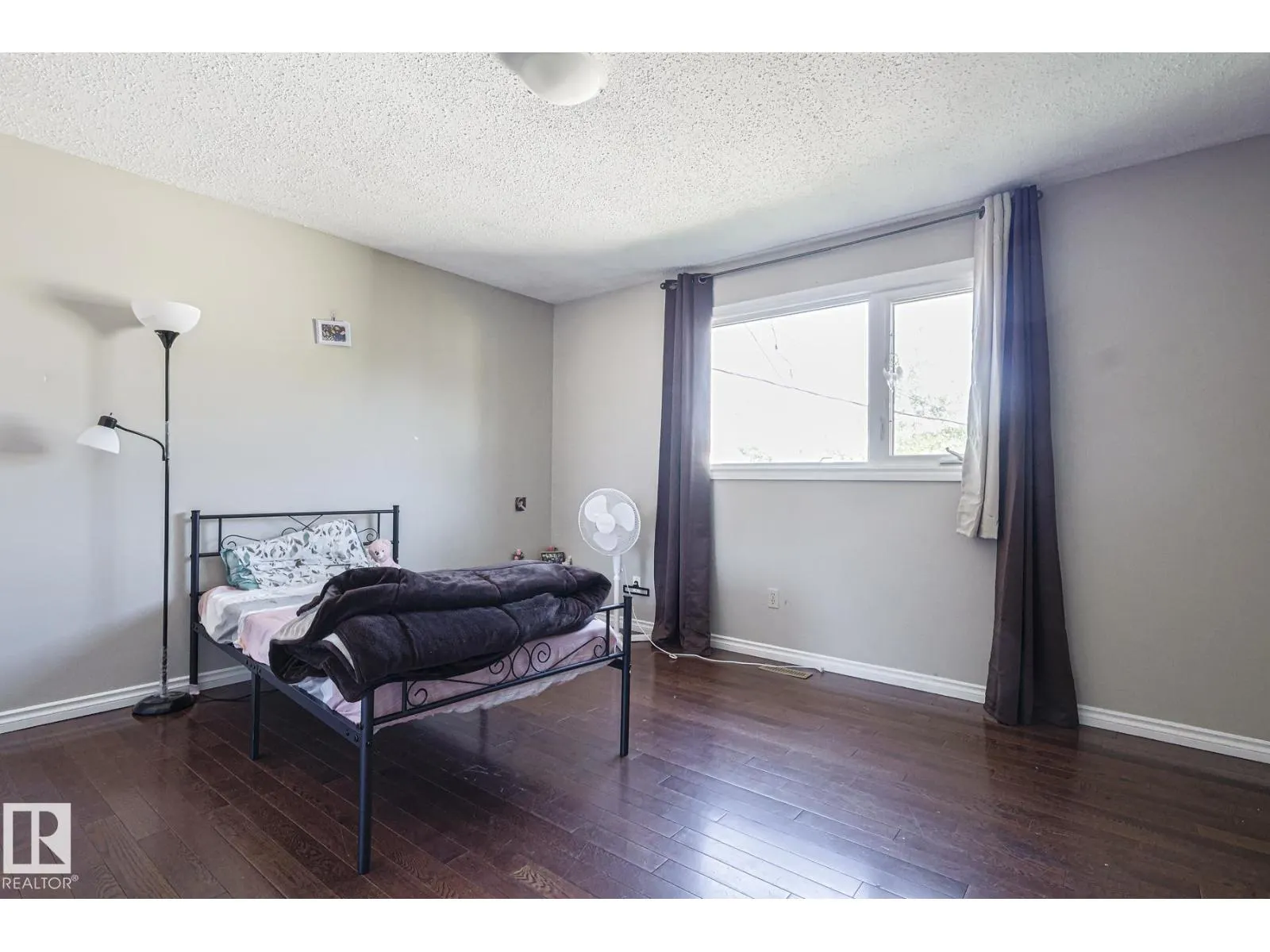 9308A & 9308B 109A AV NW