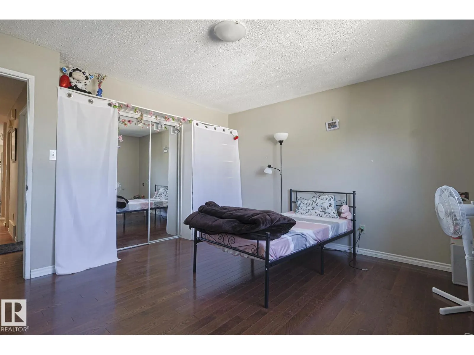 9308A & 9308B 109A AV NW