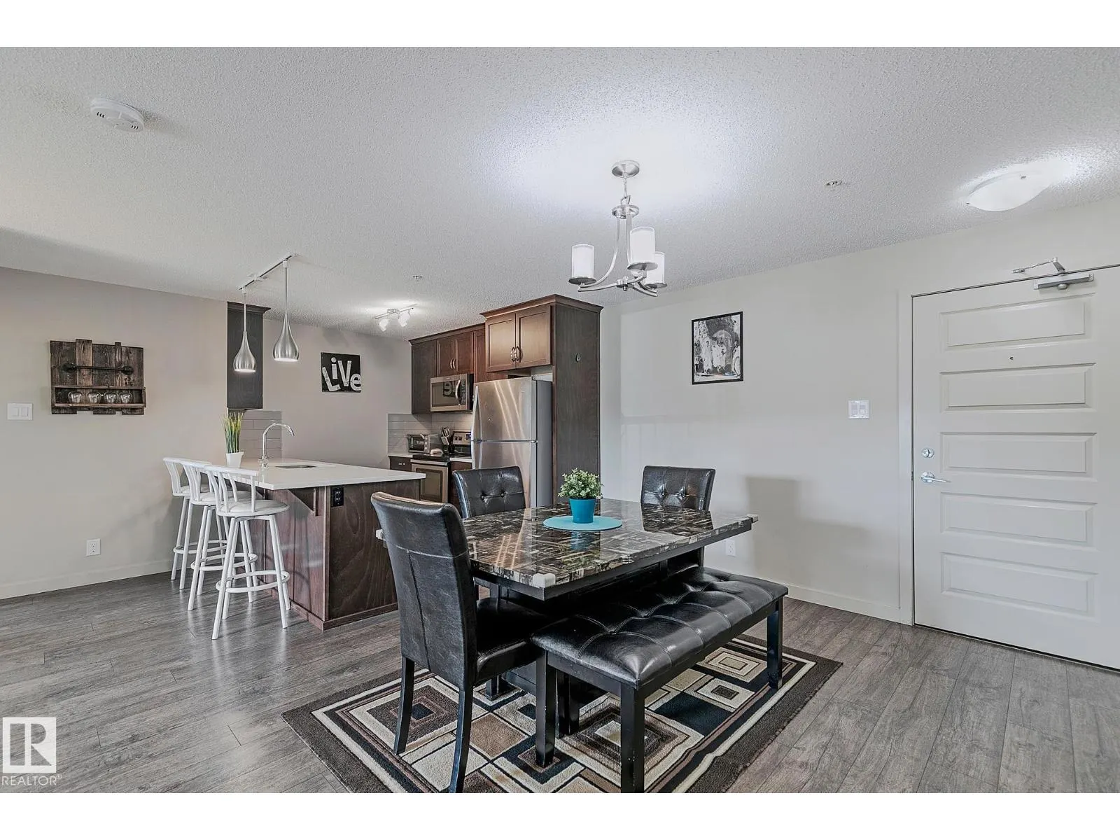 #104 4008 SAVARYN DR SW