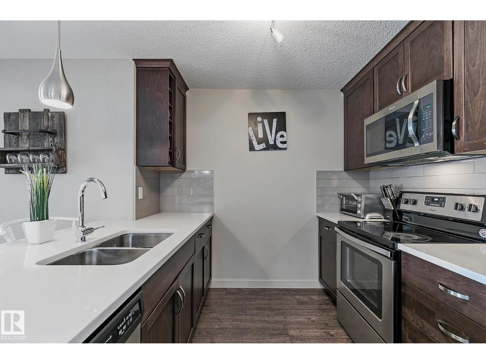 #104 4008 SAVARYN DR SW