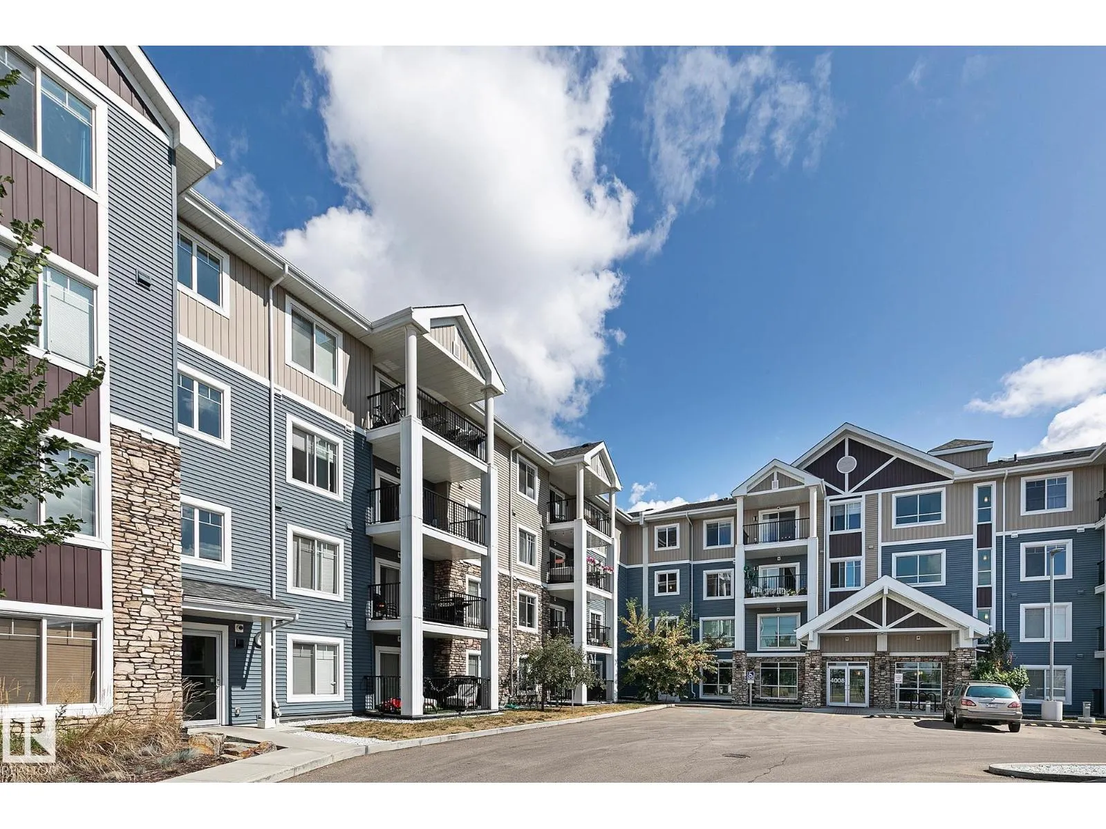 #104 4008 SAVARYN DR SW