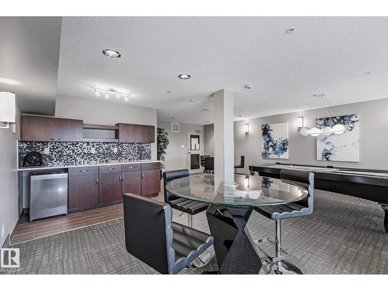 #104 4008 SAVARYN DR SW