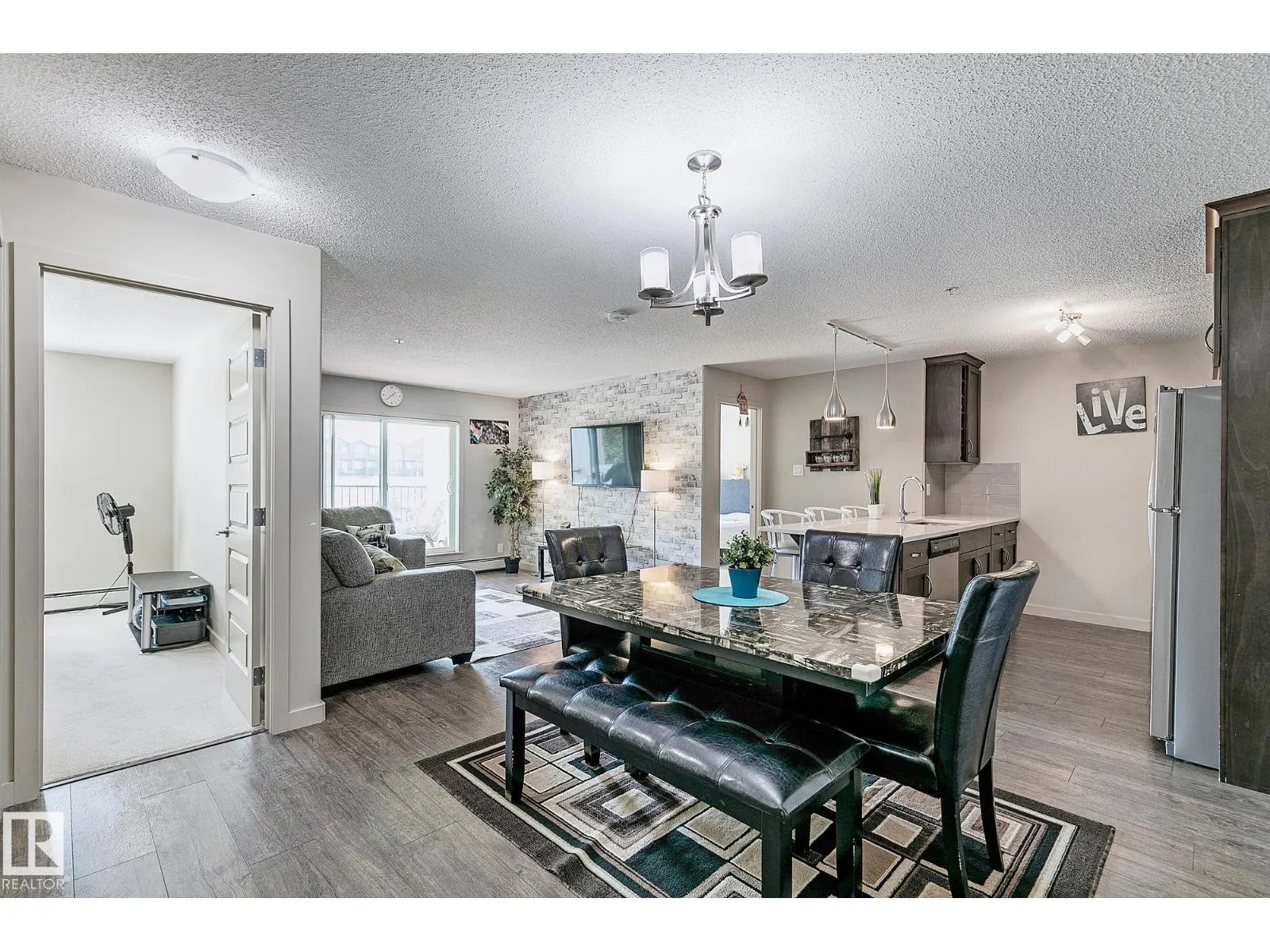 #104 4008 SAVARYN DR SW