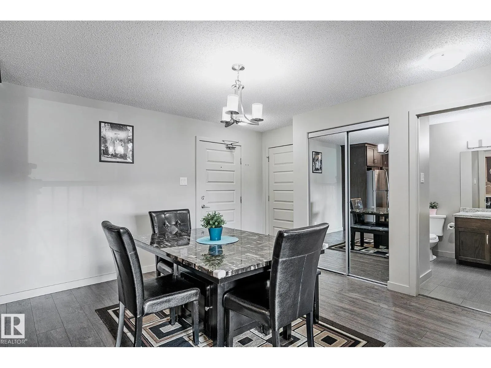#104 4008 SAVARYN DR SW