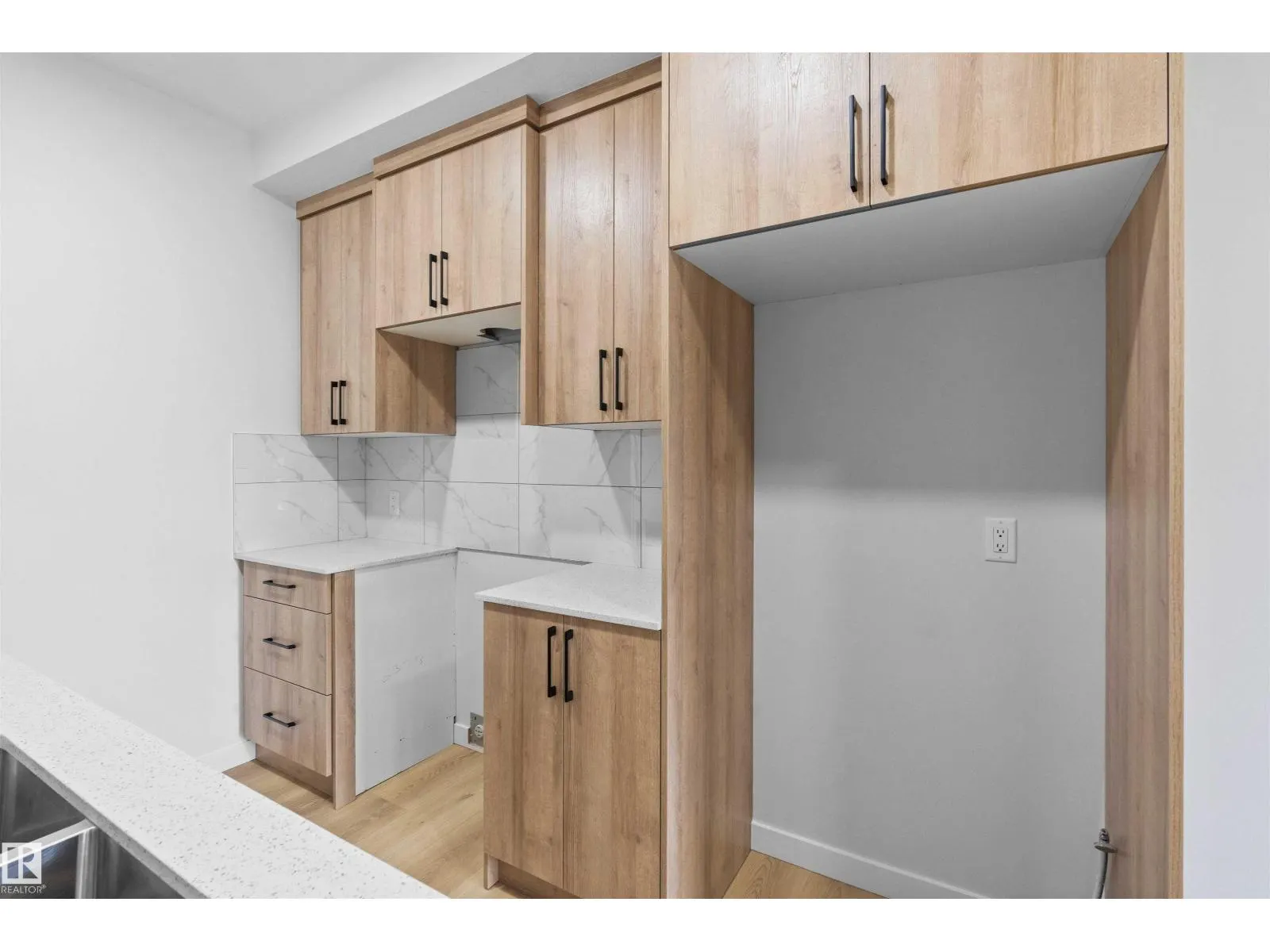6373 KING WD SW