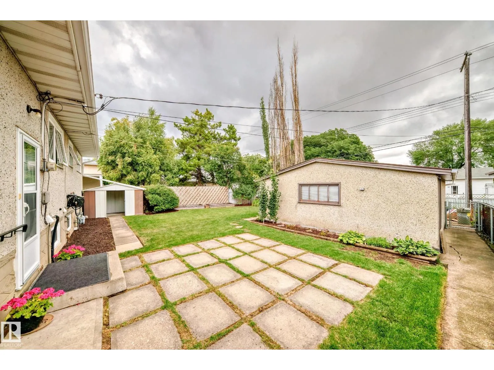 8415 72 ST NW