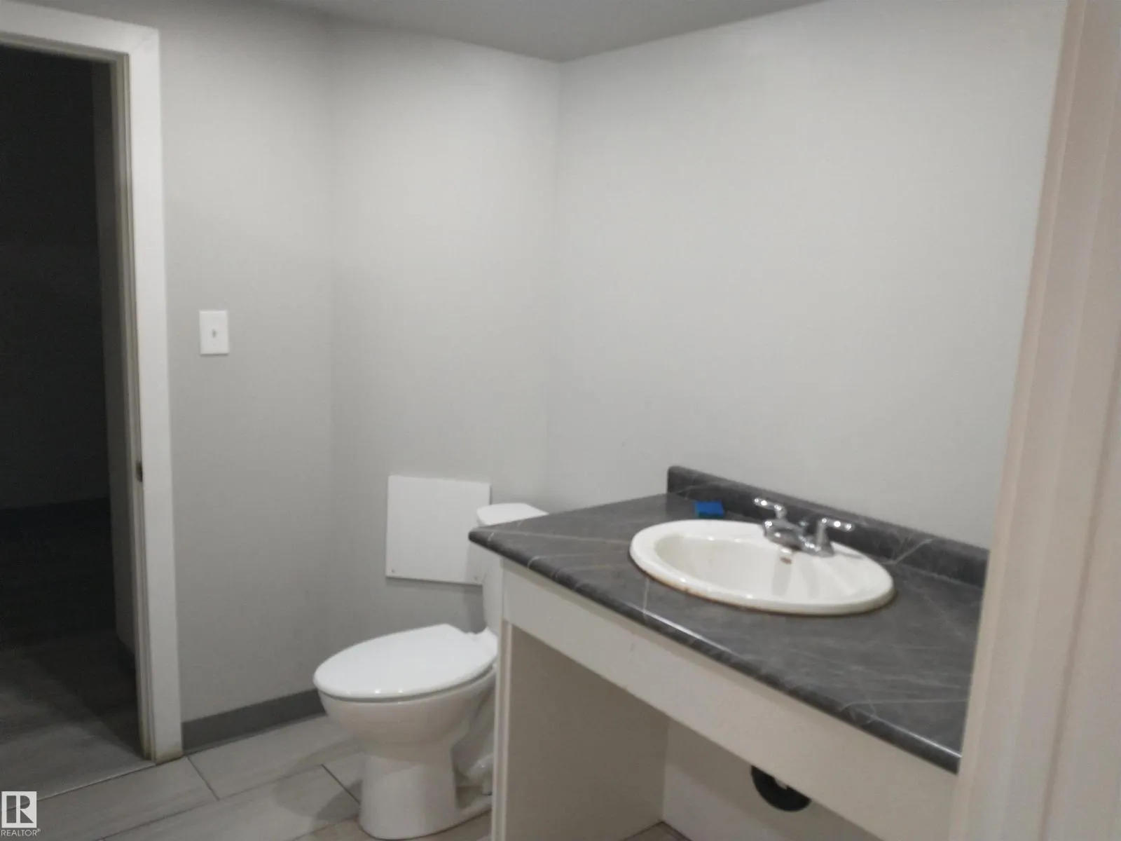 9424 111 AV NW