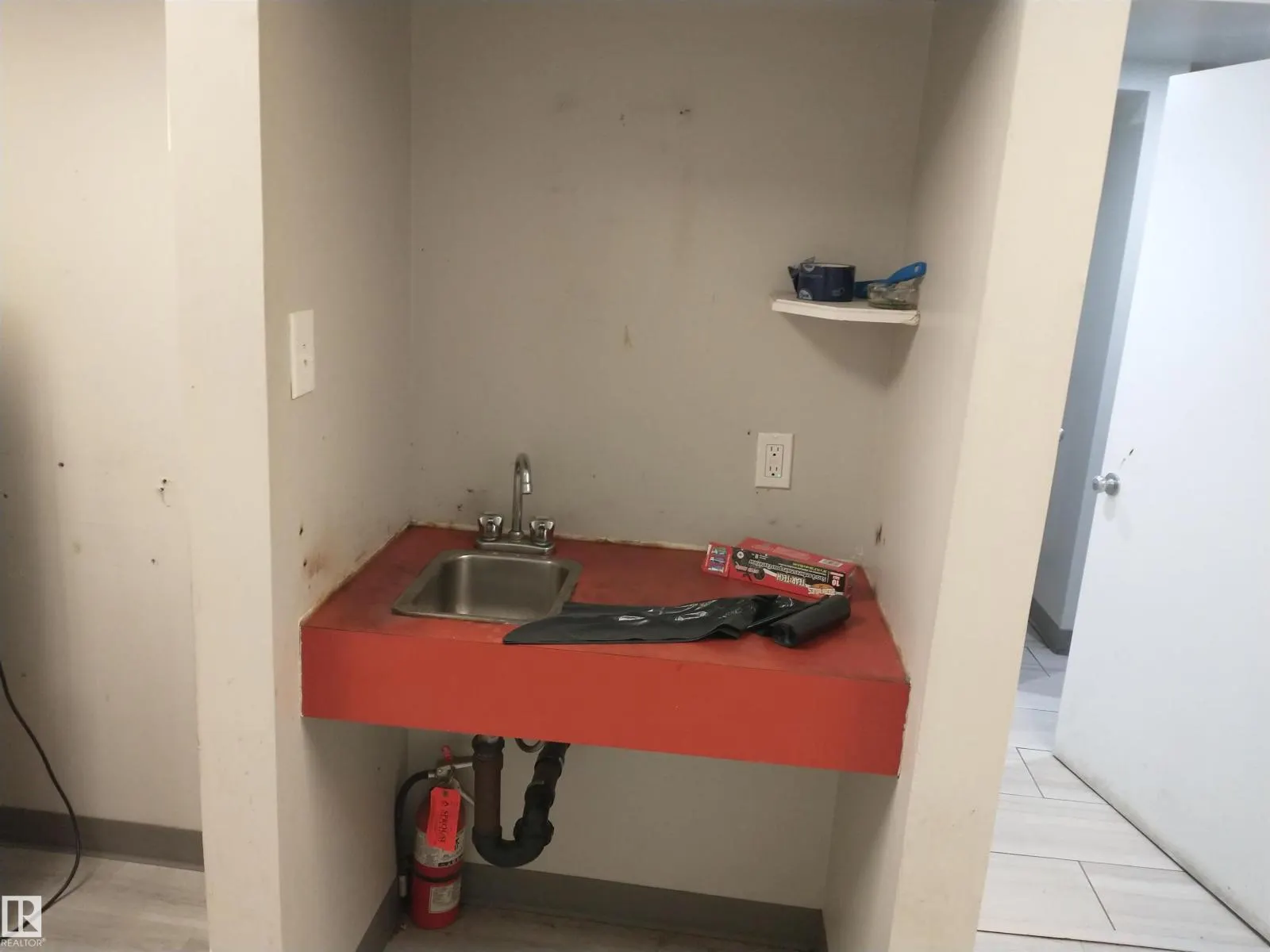 9424 111 AV NW