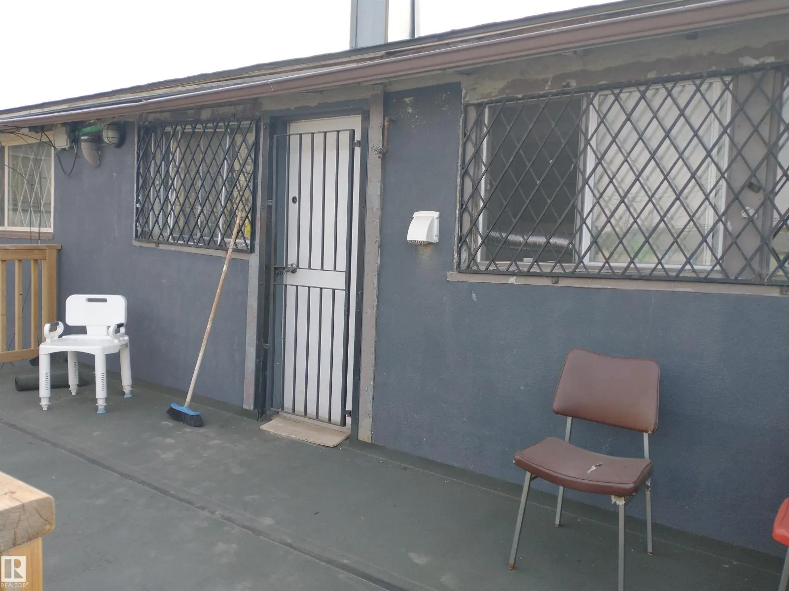 9424 111 AV NW