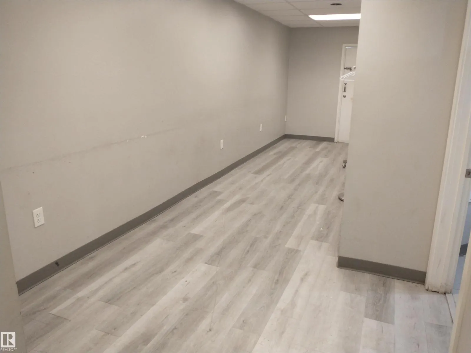 9424 111 AV NW