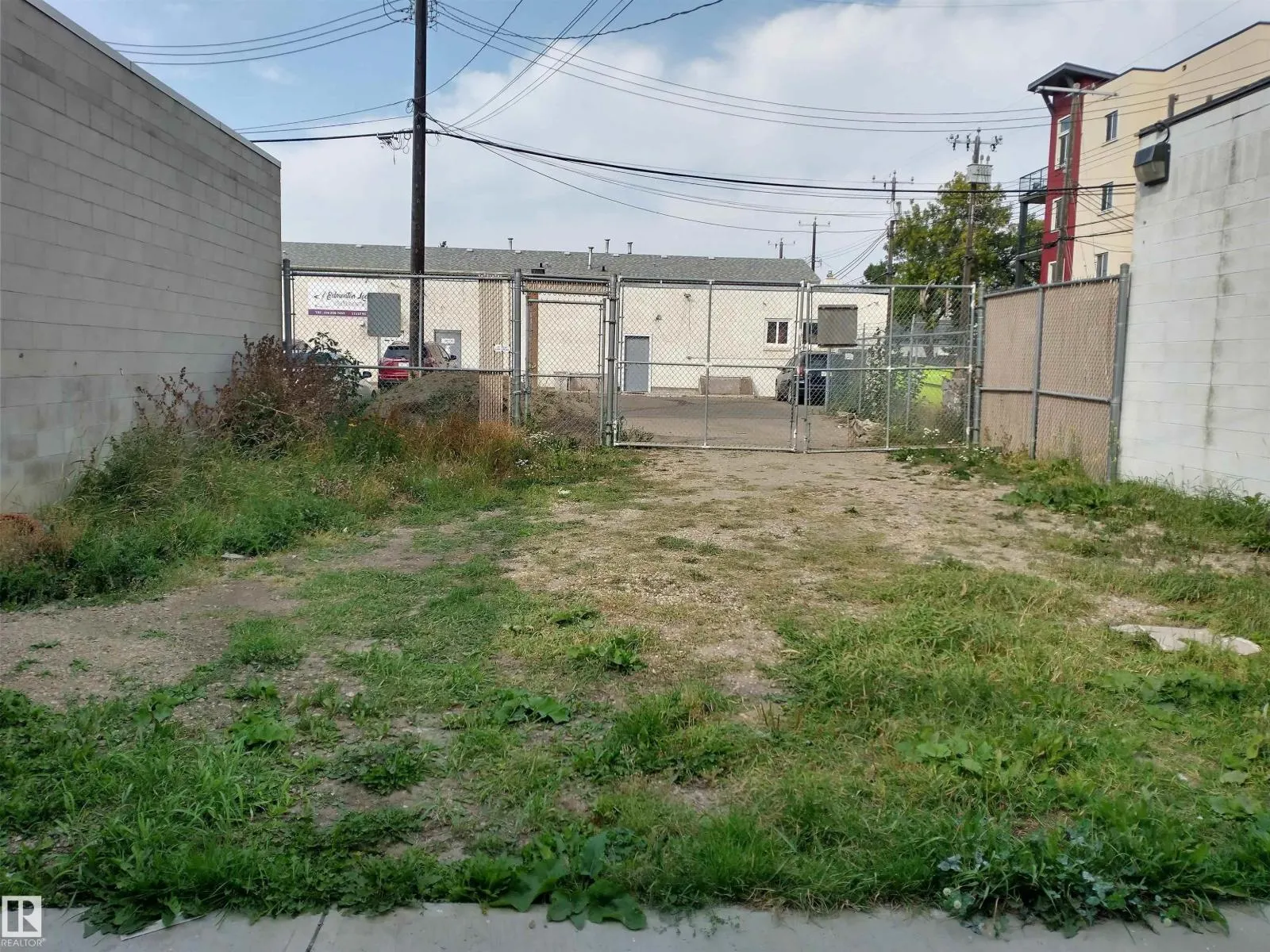 9424 111 AV NW