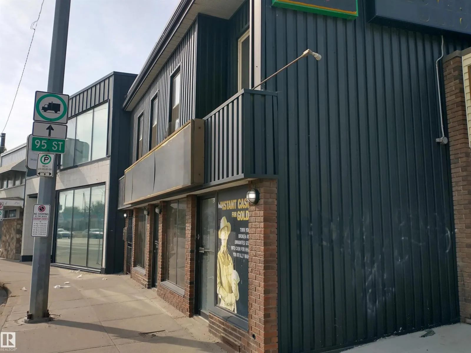 9424 111 AV NW
