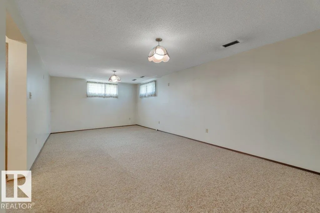 3520 103 AV NW