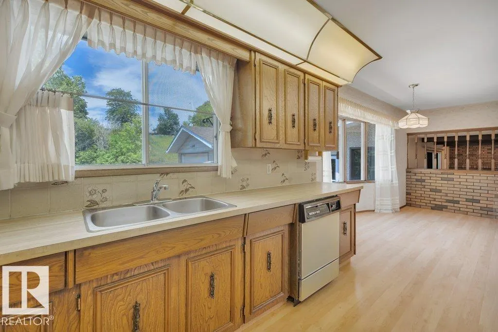 3520 103 AV NW