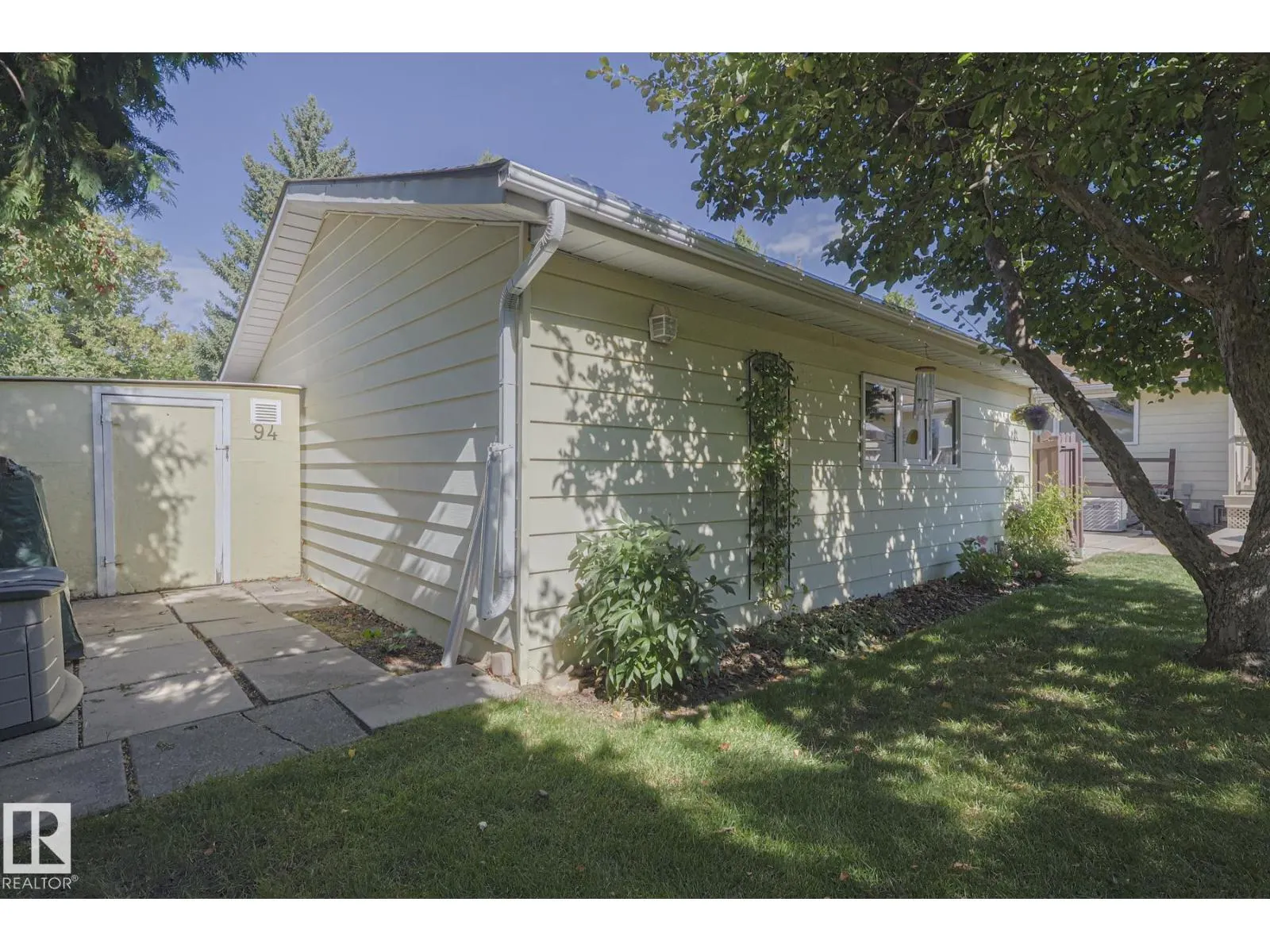 94 GARLAND CR