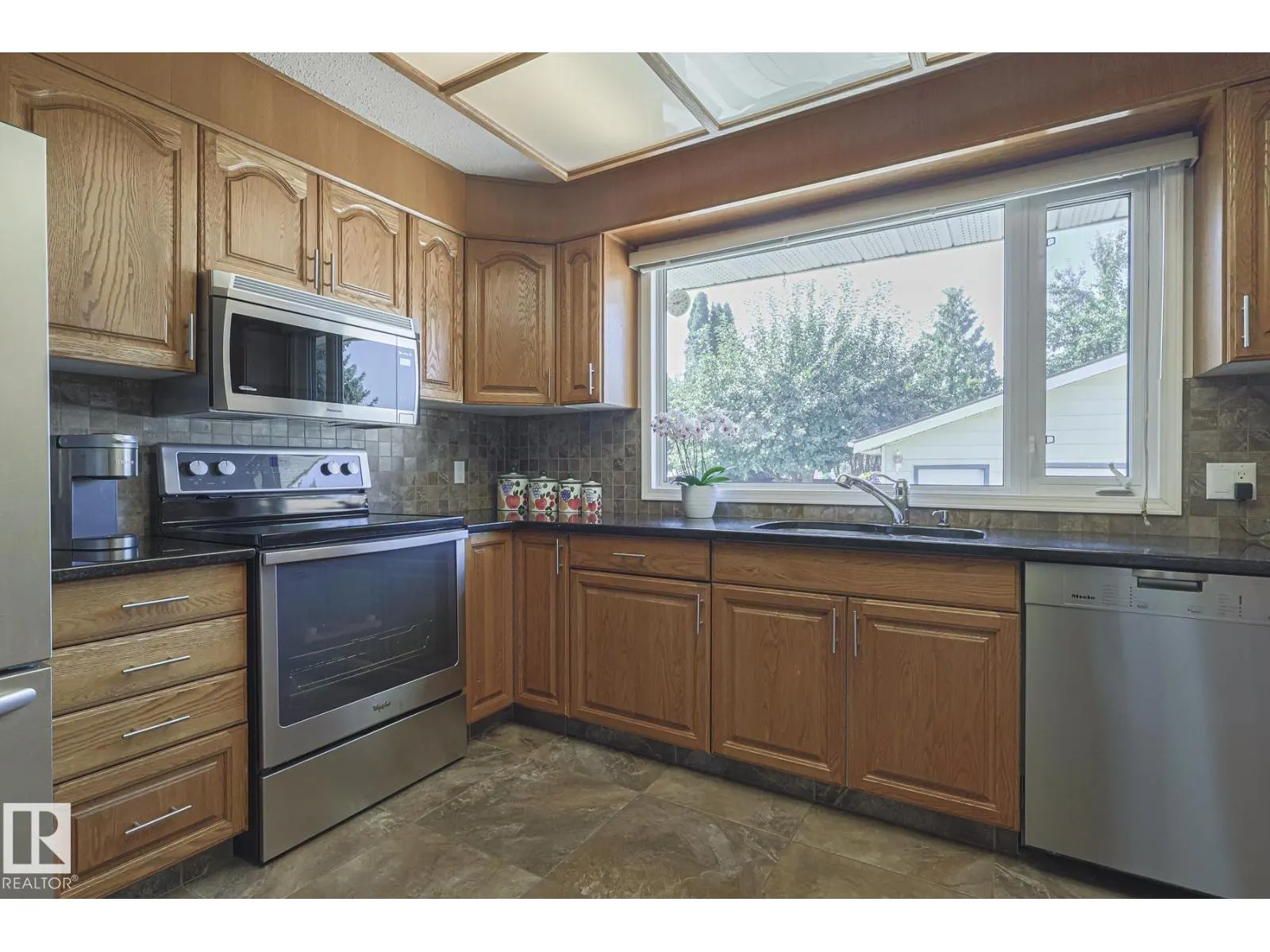 94 GARLAND CR