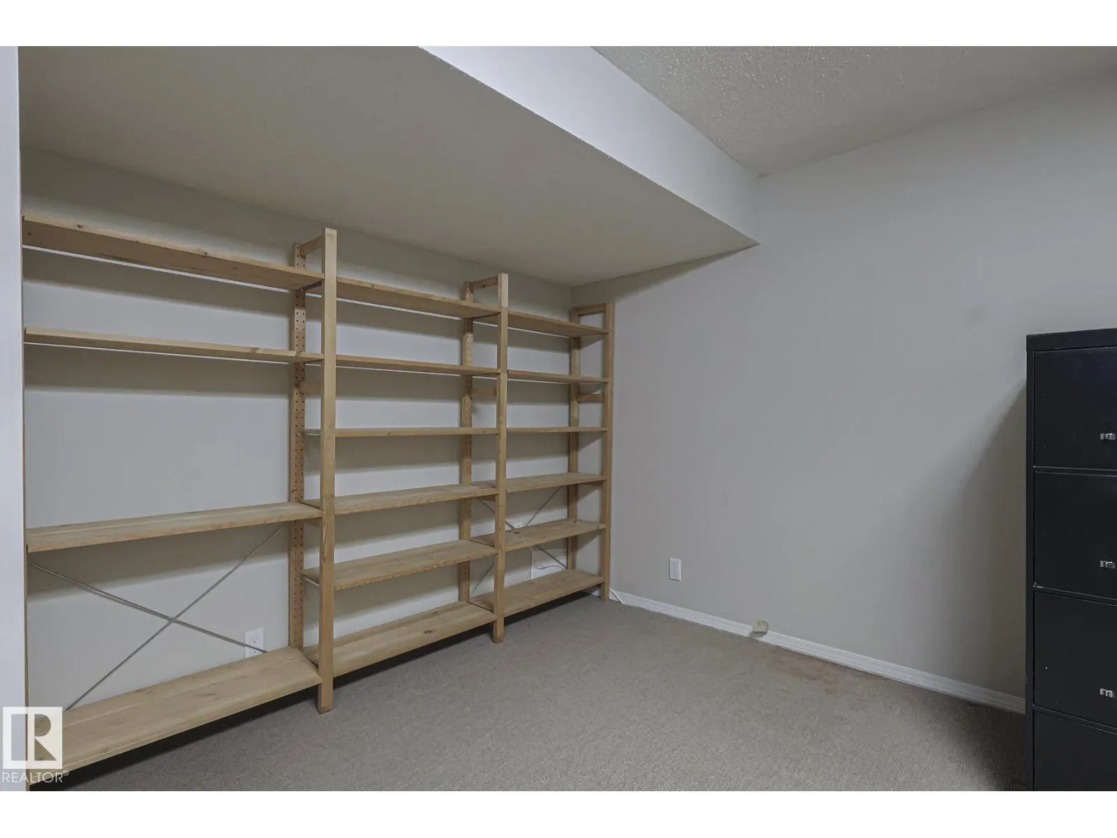 94 GARLAND CR