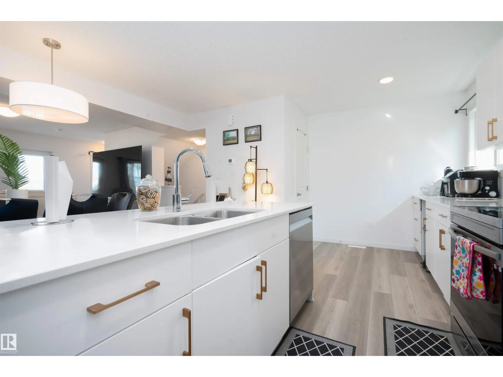 #37 1530 TAMARACK BV NW