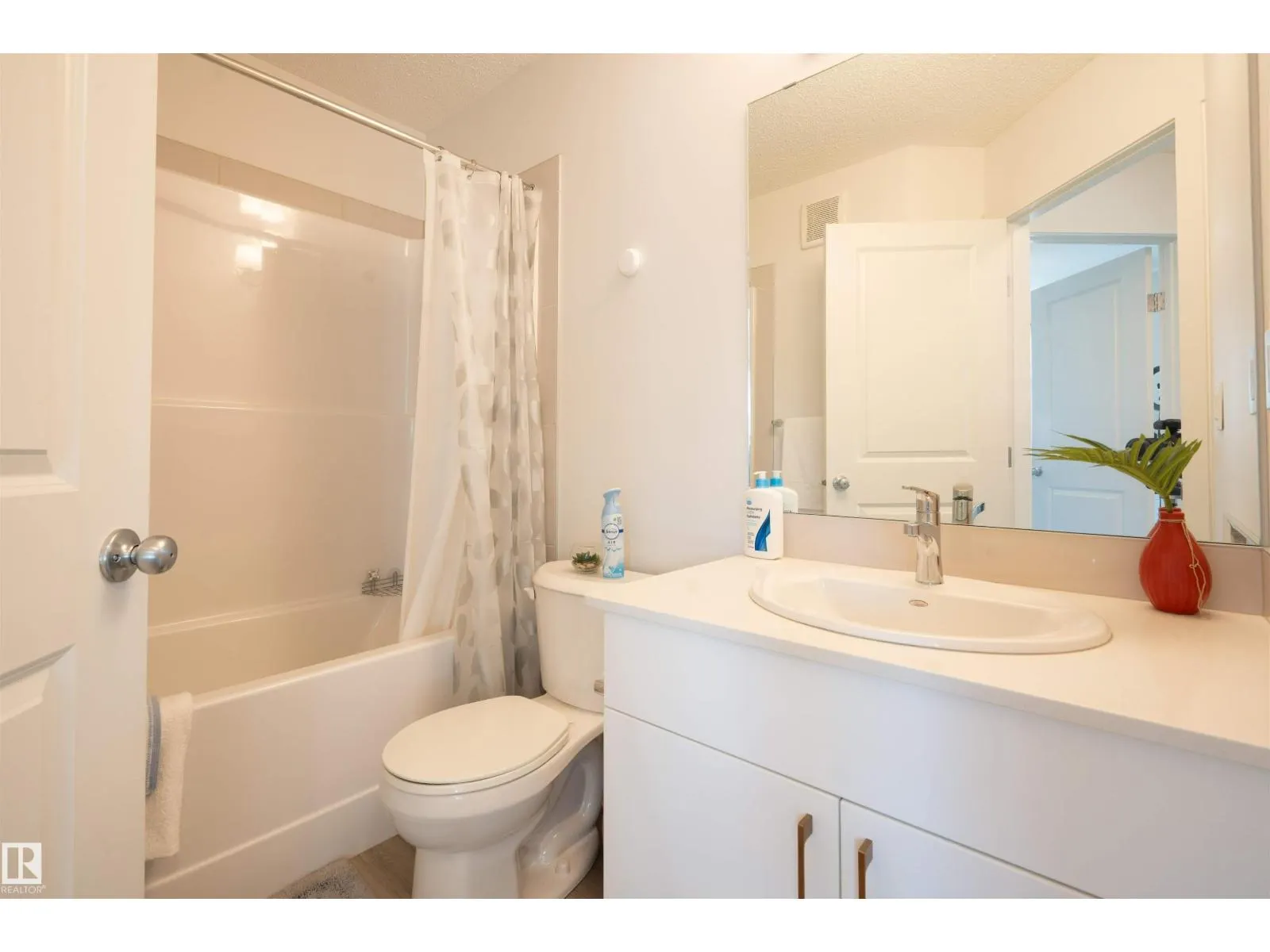 #37 1530 TAMARACK BV NW