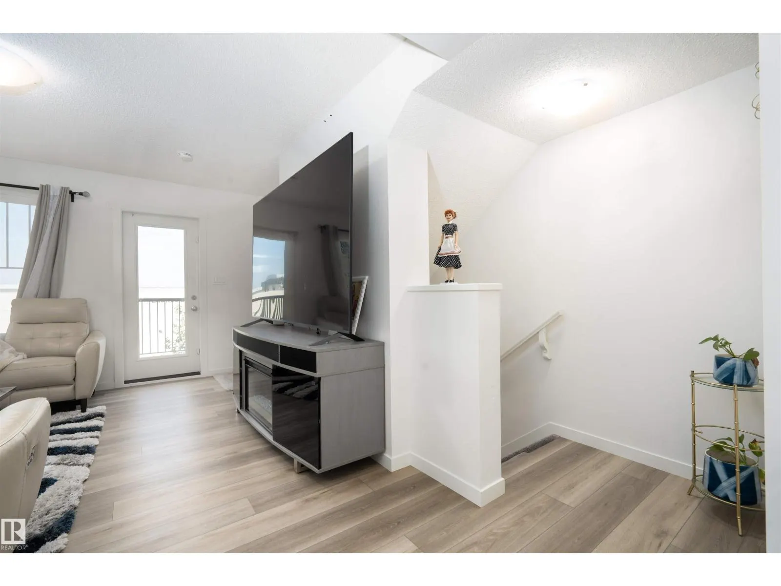 #37 1530 TAMARACK BV NW