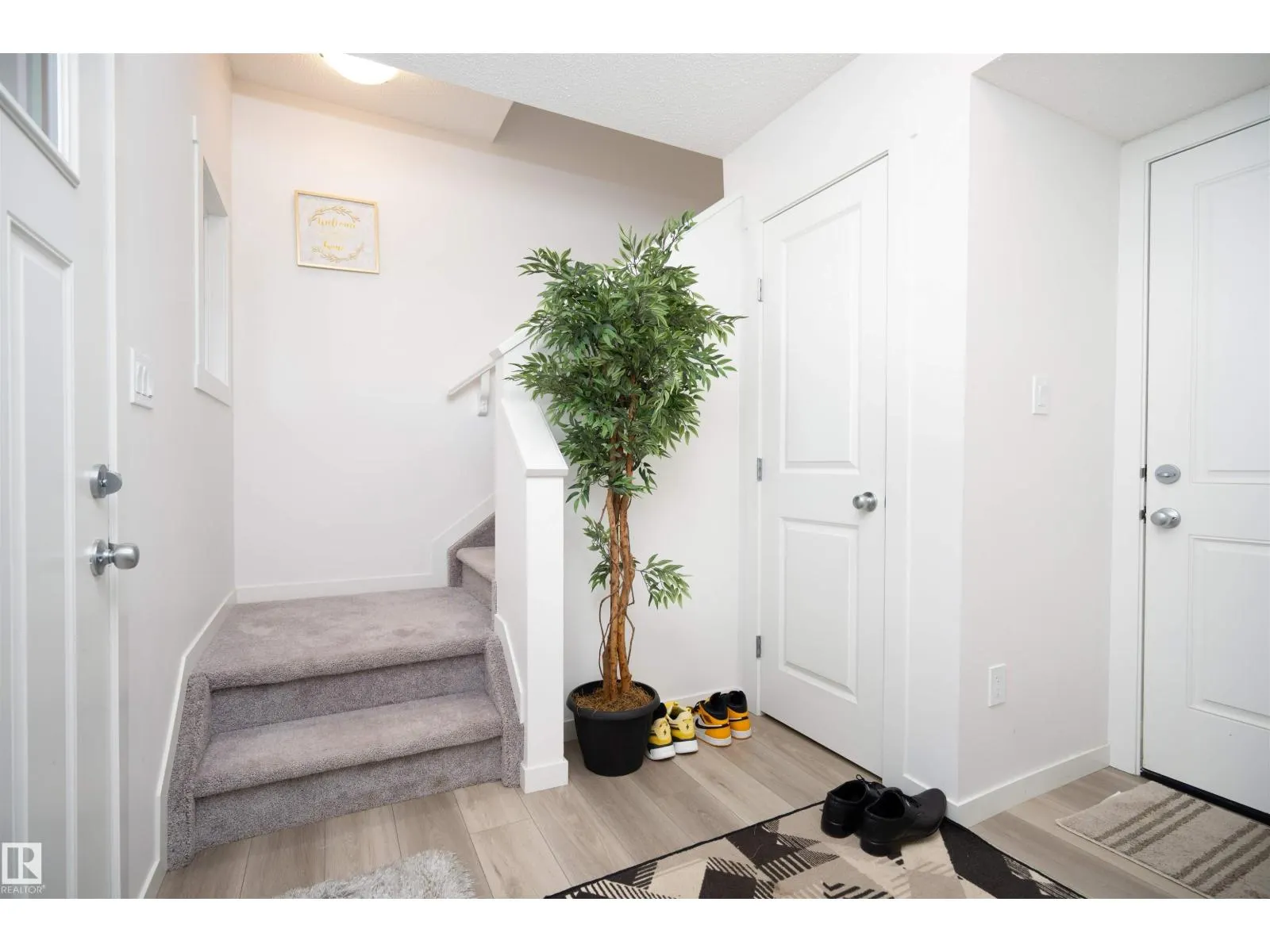 #37 1530 TAMARACK BV NW
