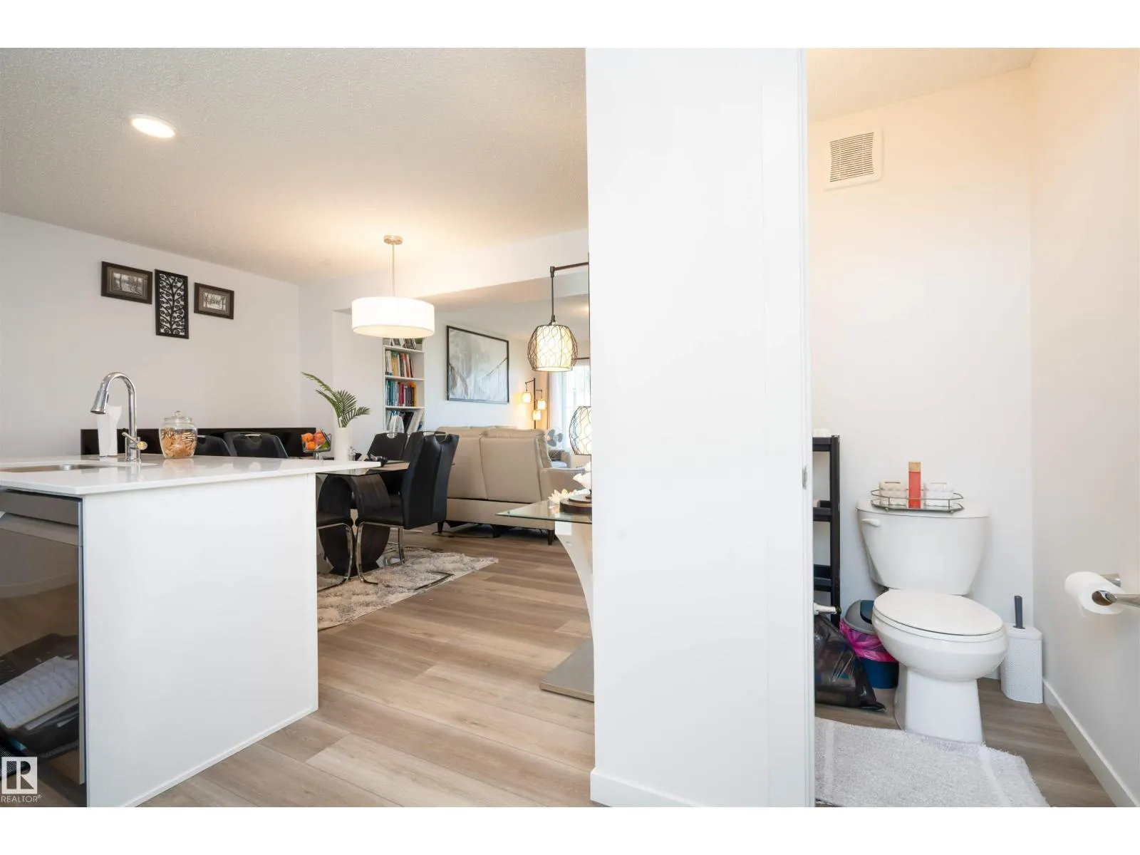 #37 1530 TAMARACK BV NW