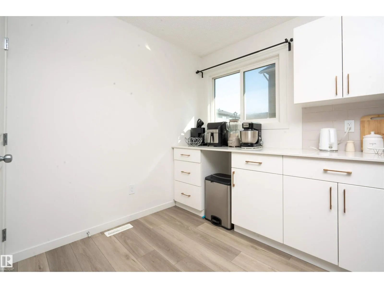 #37 1530 TAMARACK BV NW