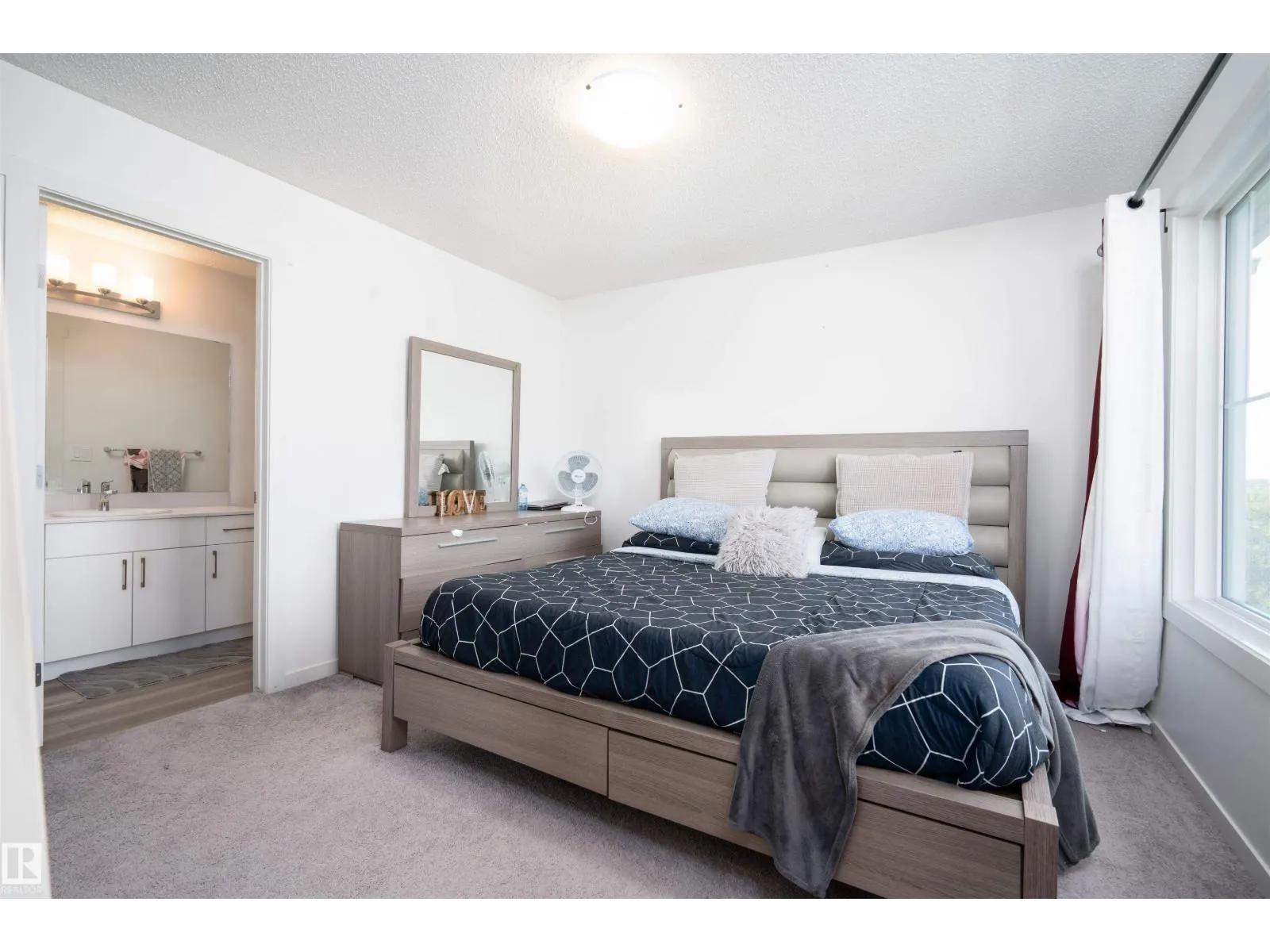 #37 1530 TAMARACK BV NW