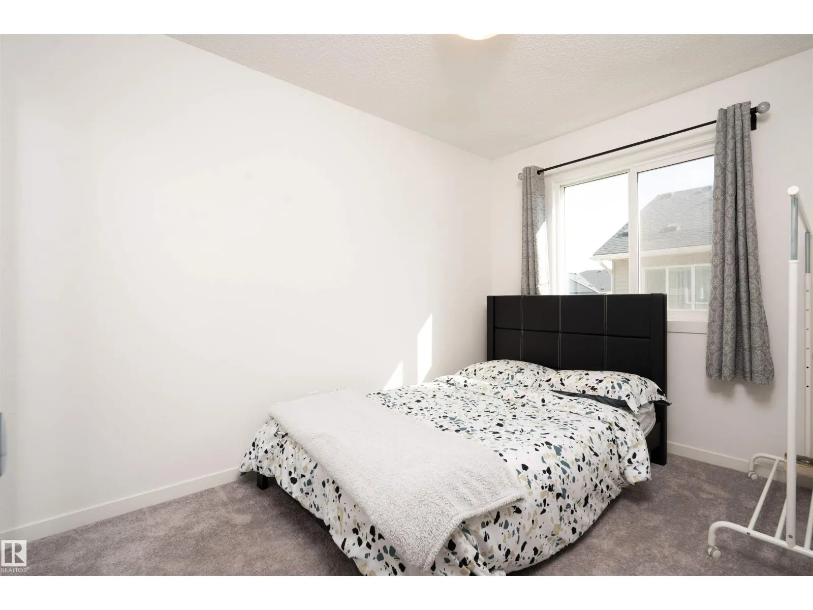 #37 1530 TAMARACK BV NW