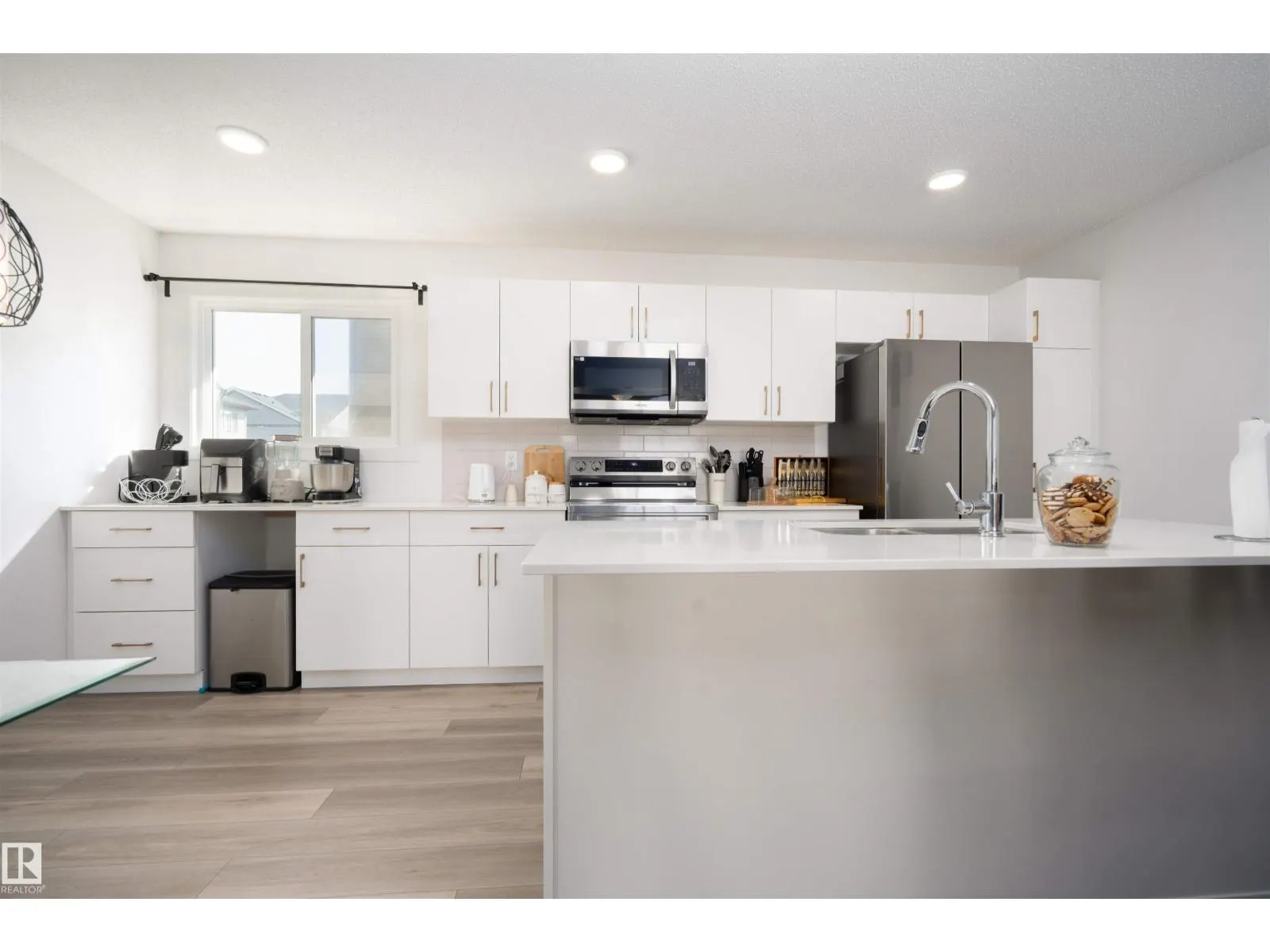 #37 1530 TAMARACK BV NW