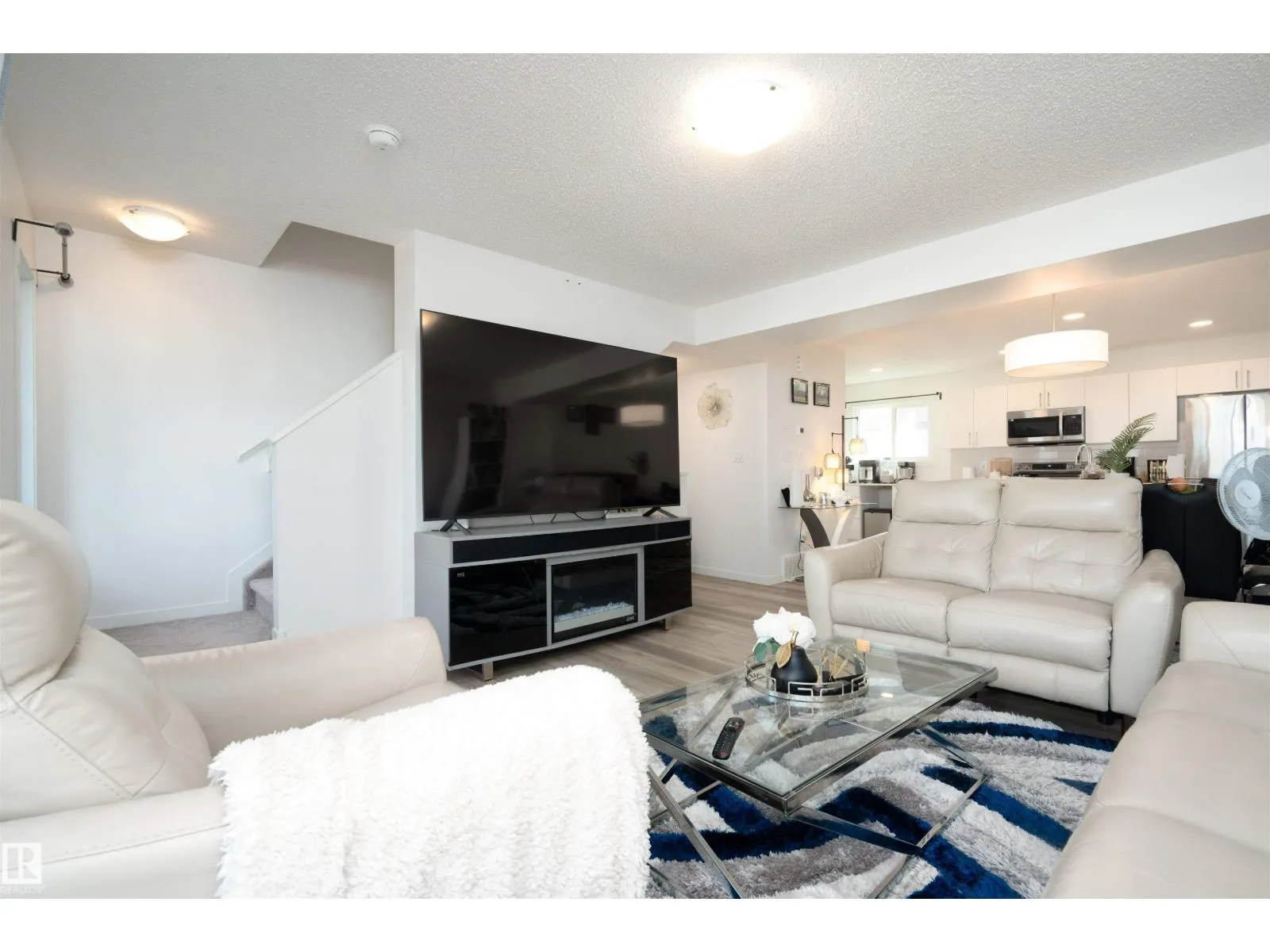 #37 1530 TAMARACK BV NW