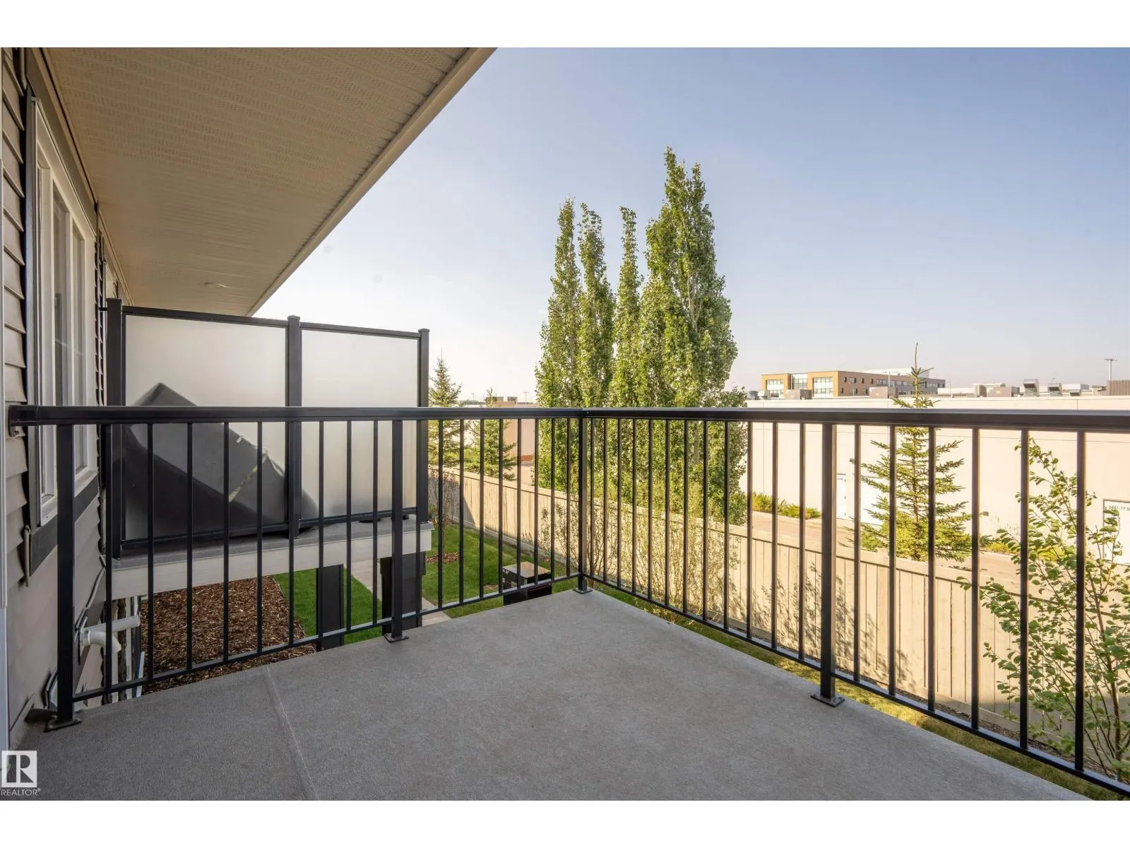 #37 1530 TAMARACK BV NW