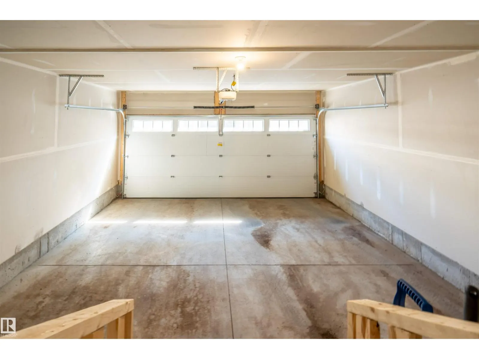 #37 1530 TAMARACK BV NW