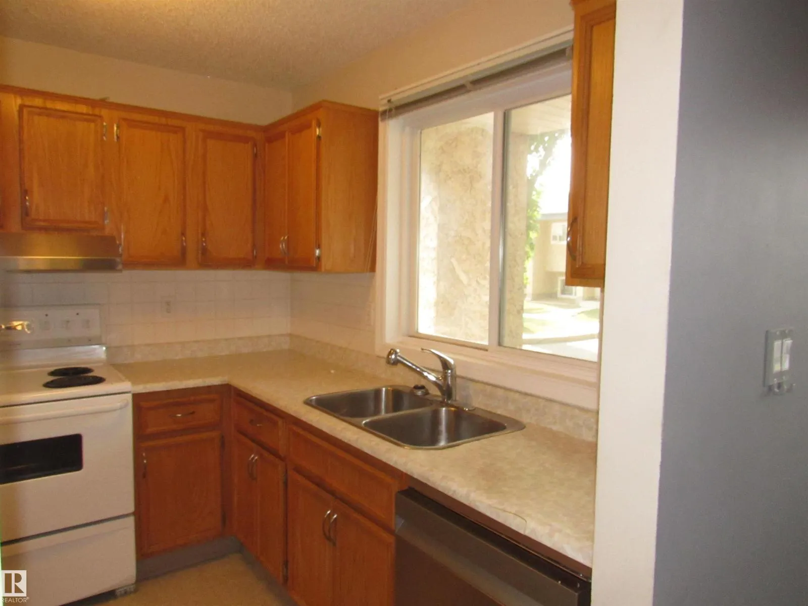#69 6220 172 ST NW