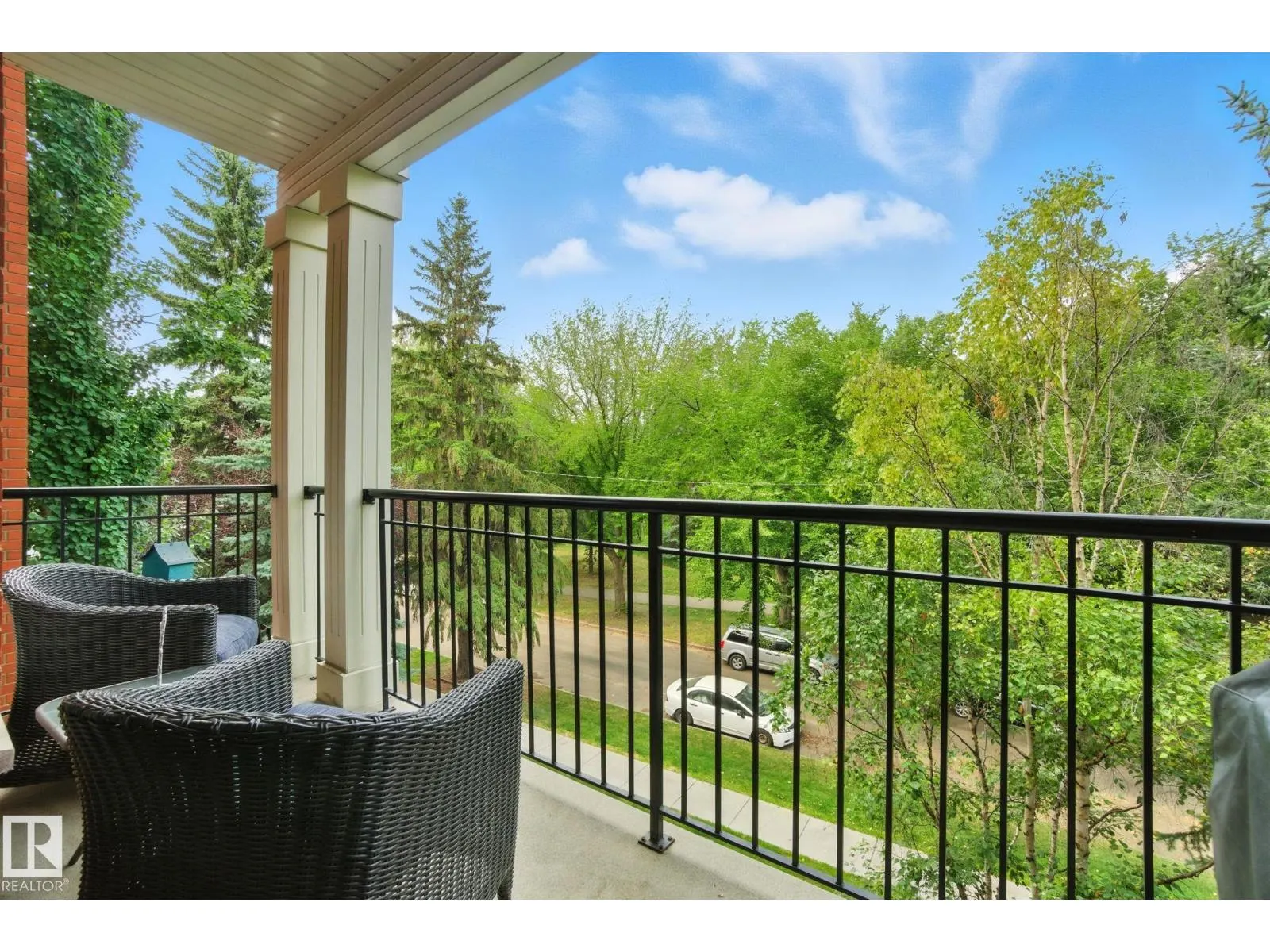 #305 9819 96A ST NW