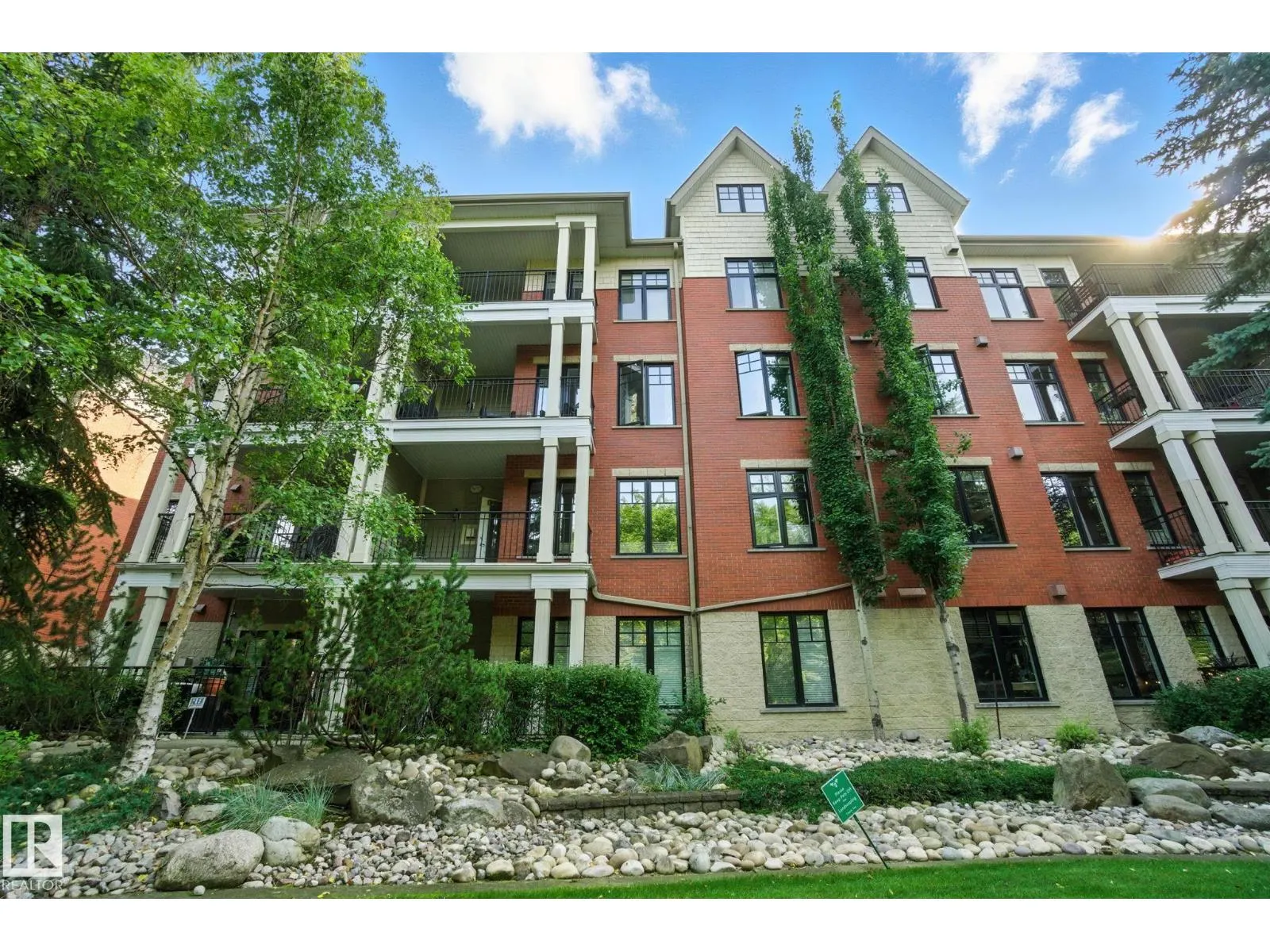 #305 9819 96A ST NW