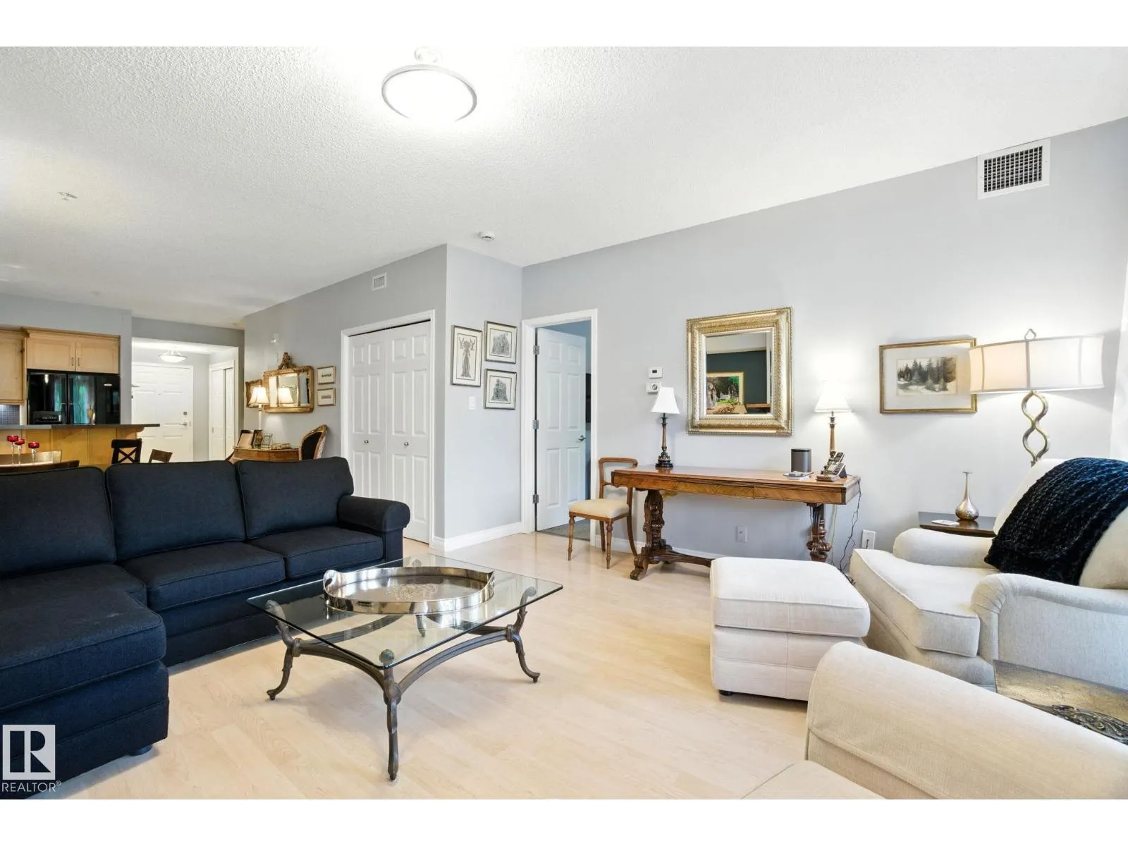 #305 9819 96A ST NW