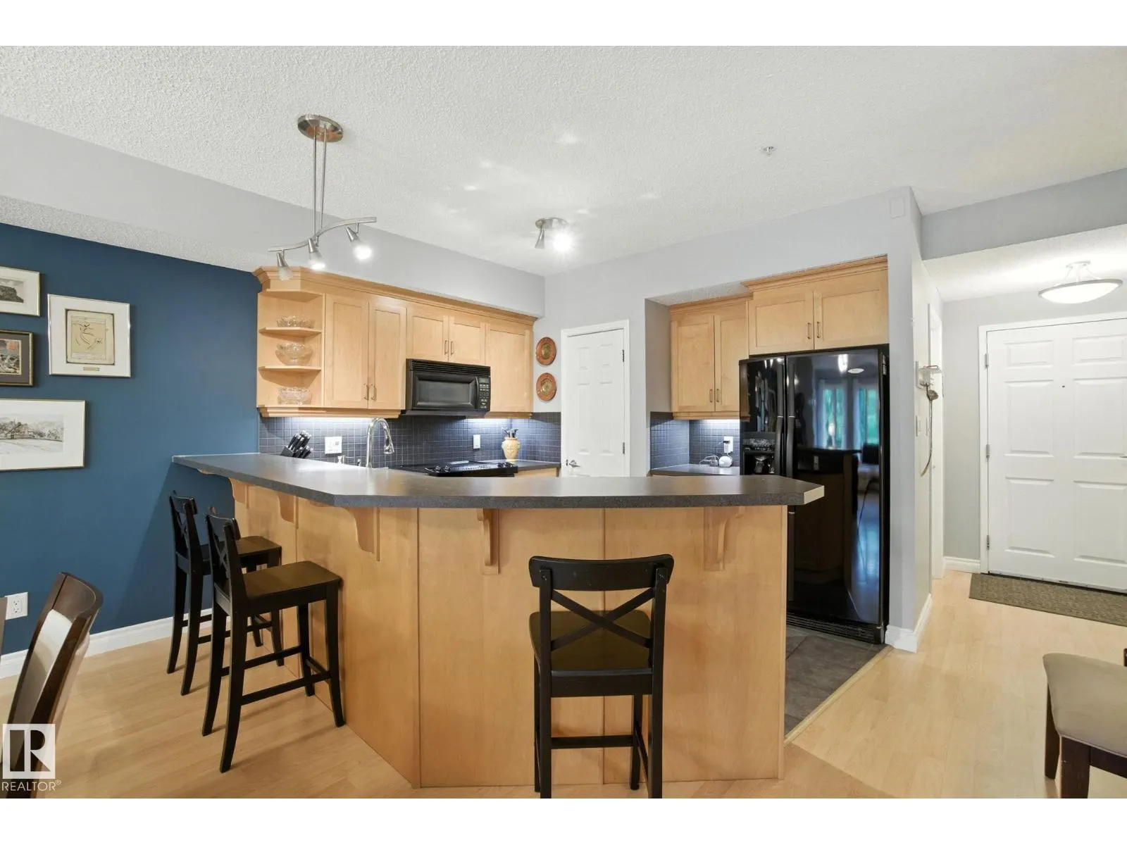#305 9819 96A ST NW