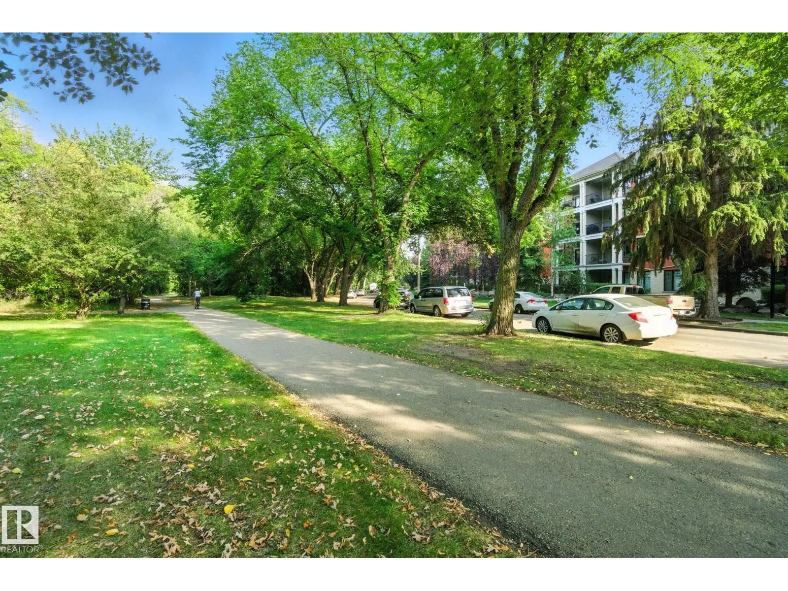 #305 9819 96A ST NW