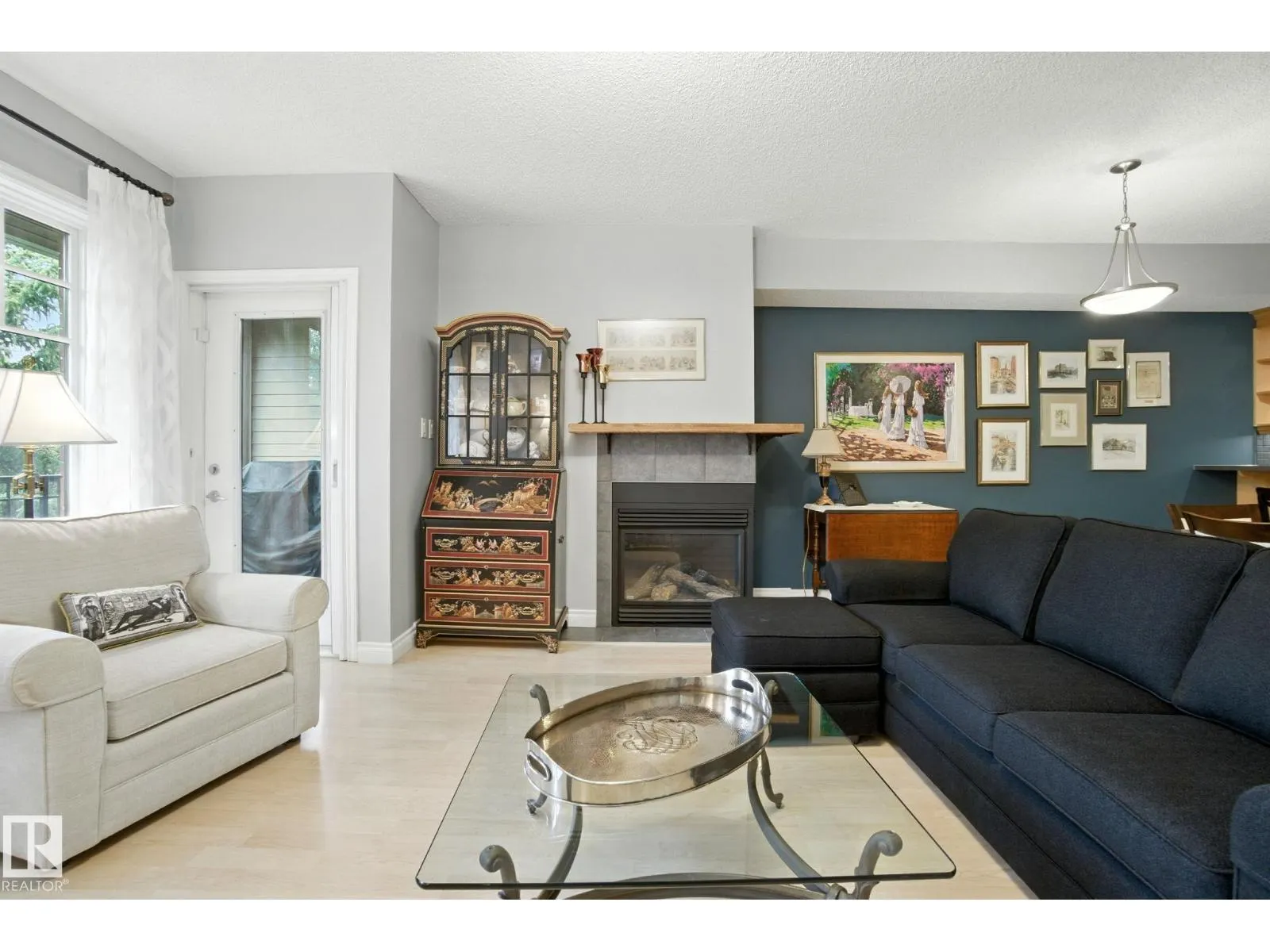 #305 9819 96A ST NW