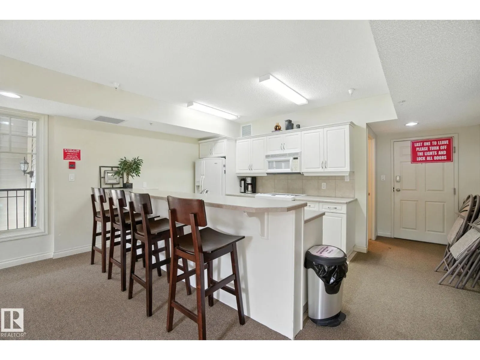 #305 9819 96A ST NW