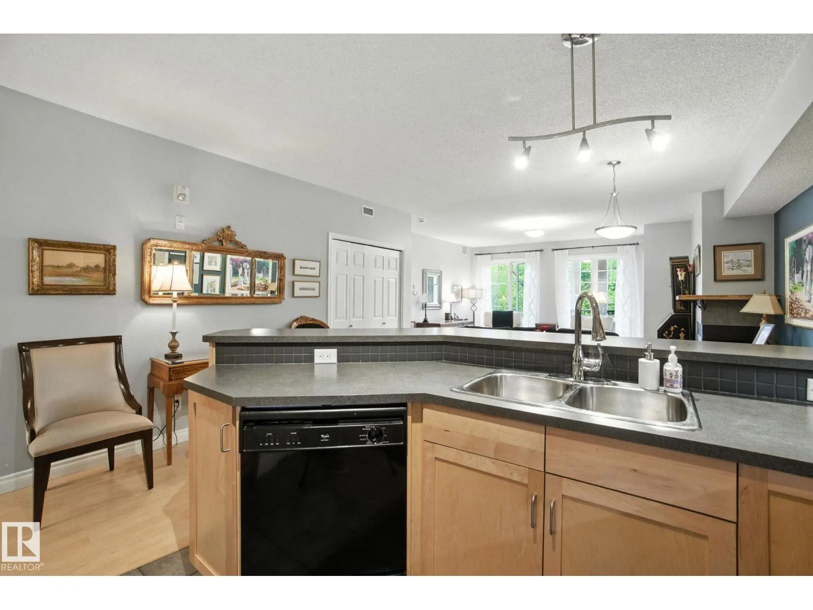 #305 9819 96A ST NW