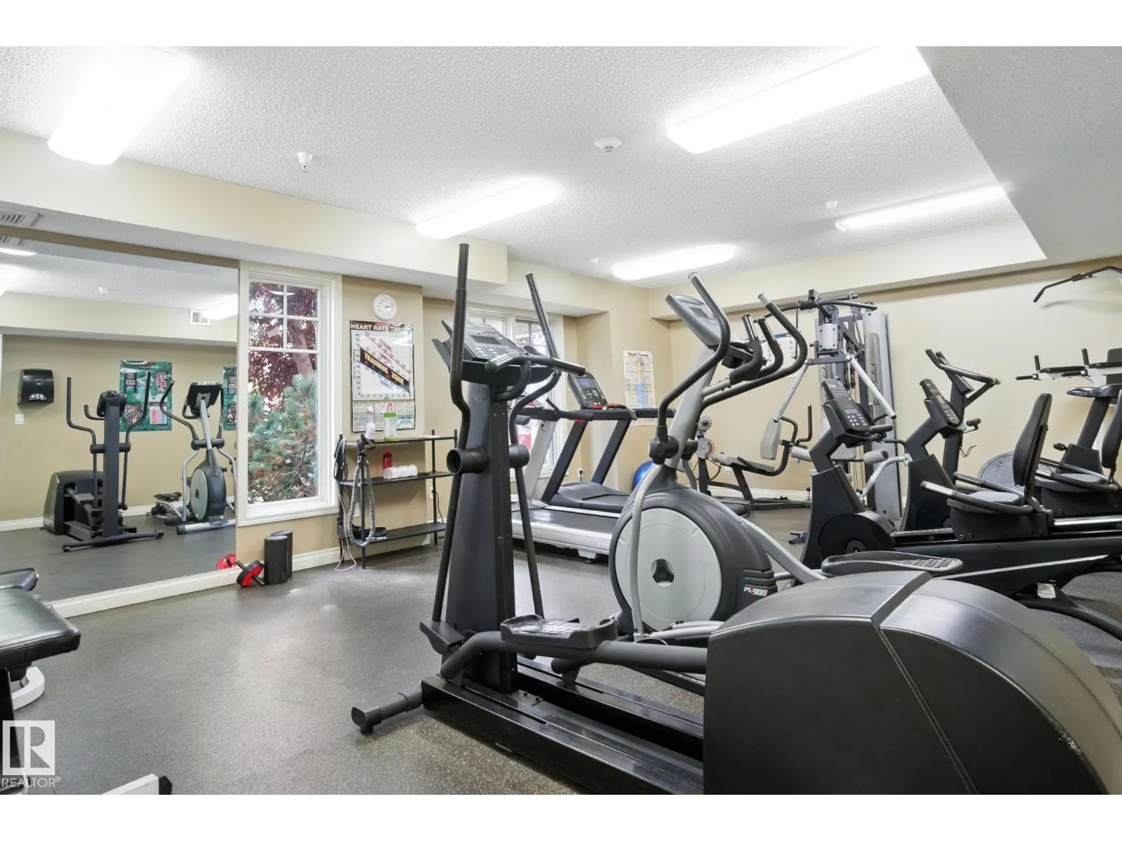 #305 9819 96A ST NW